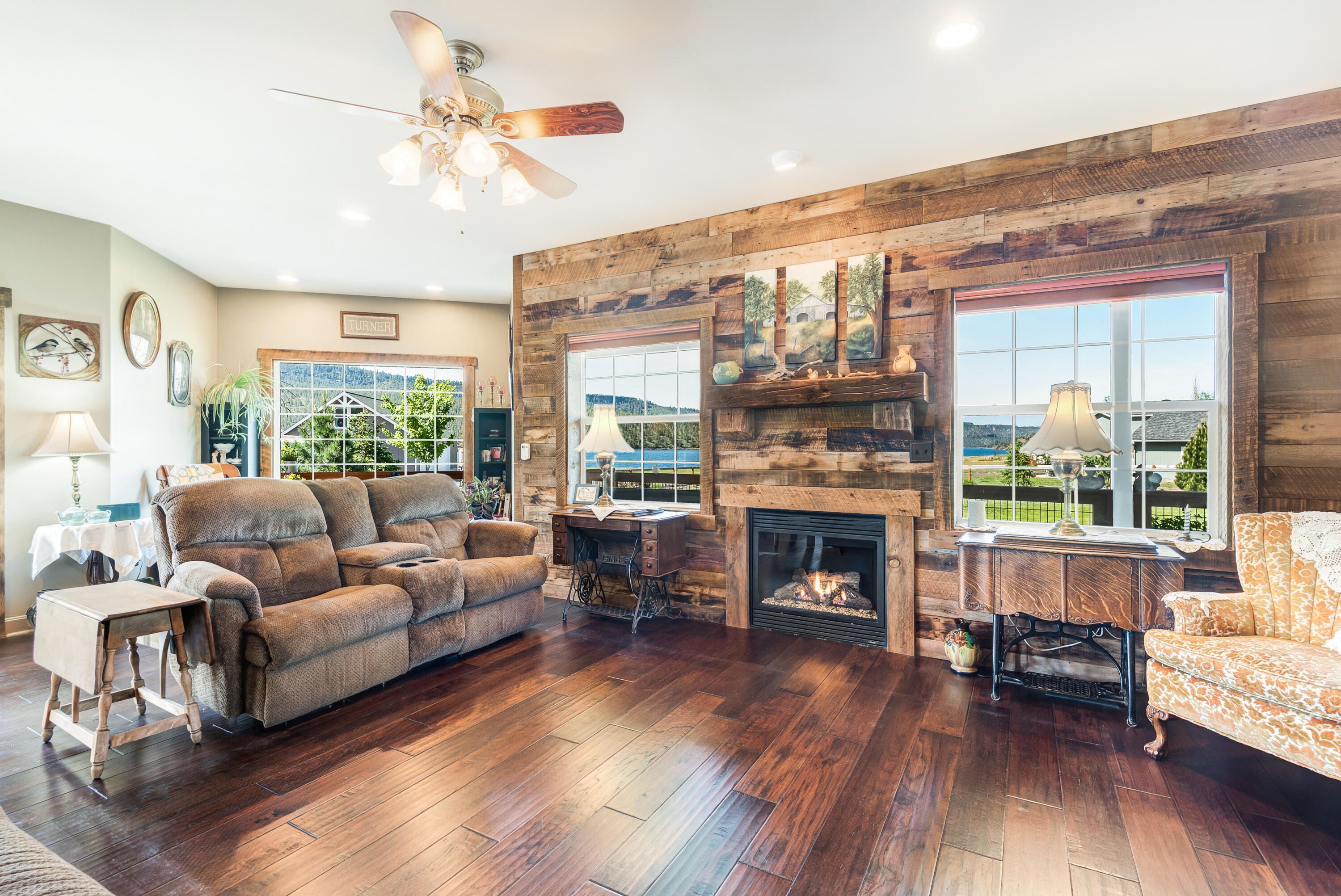 1544 NE Haytons Elk View Lane