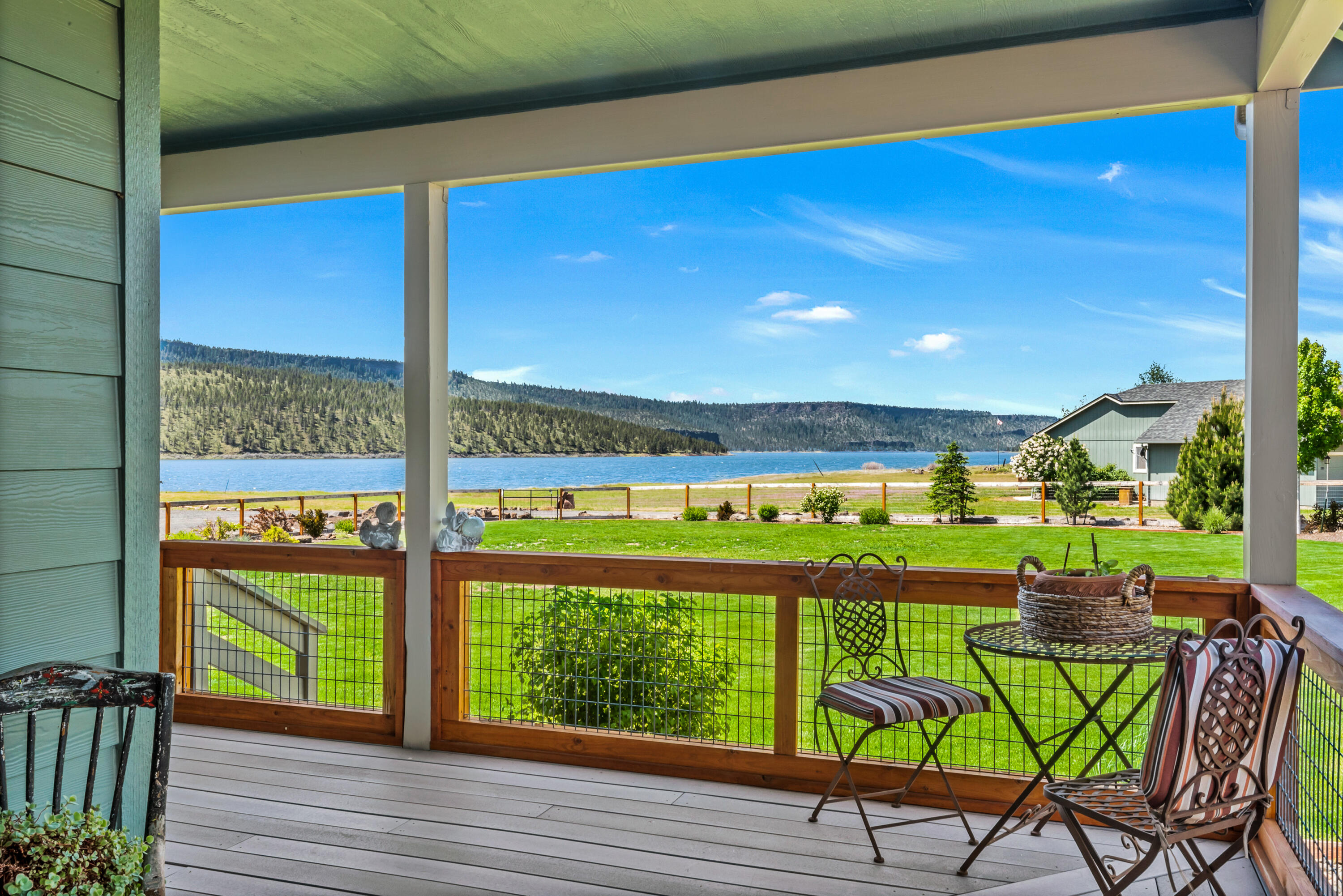 1544 NE Haytons Elk View Lane