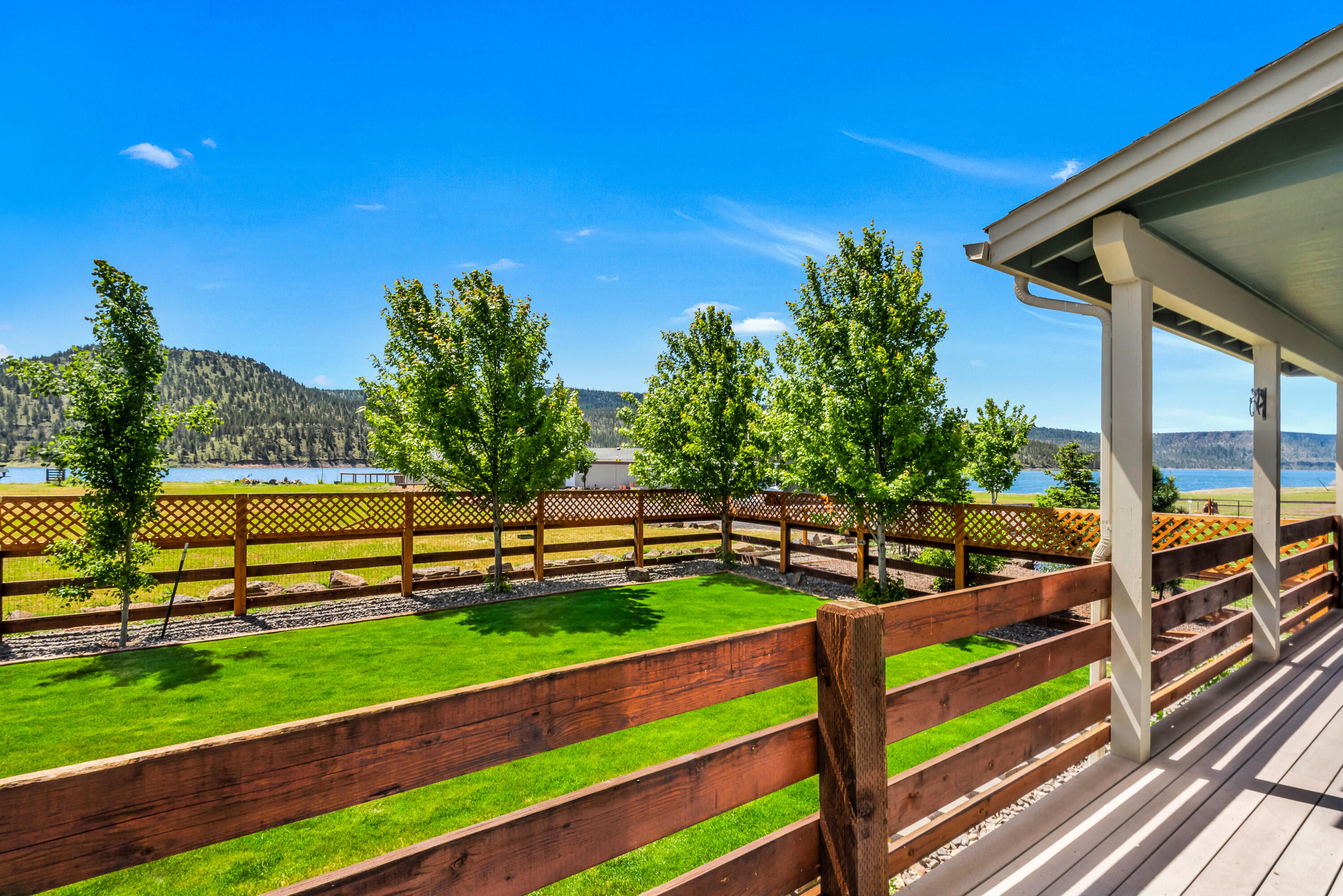 1544 NE Haytons Elk View Lane