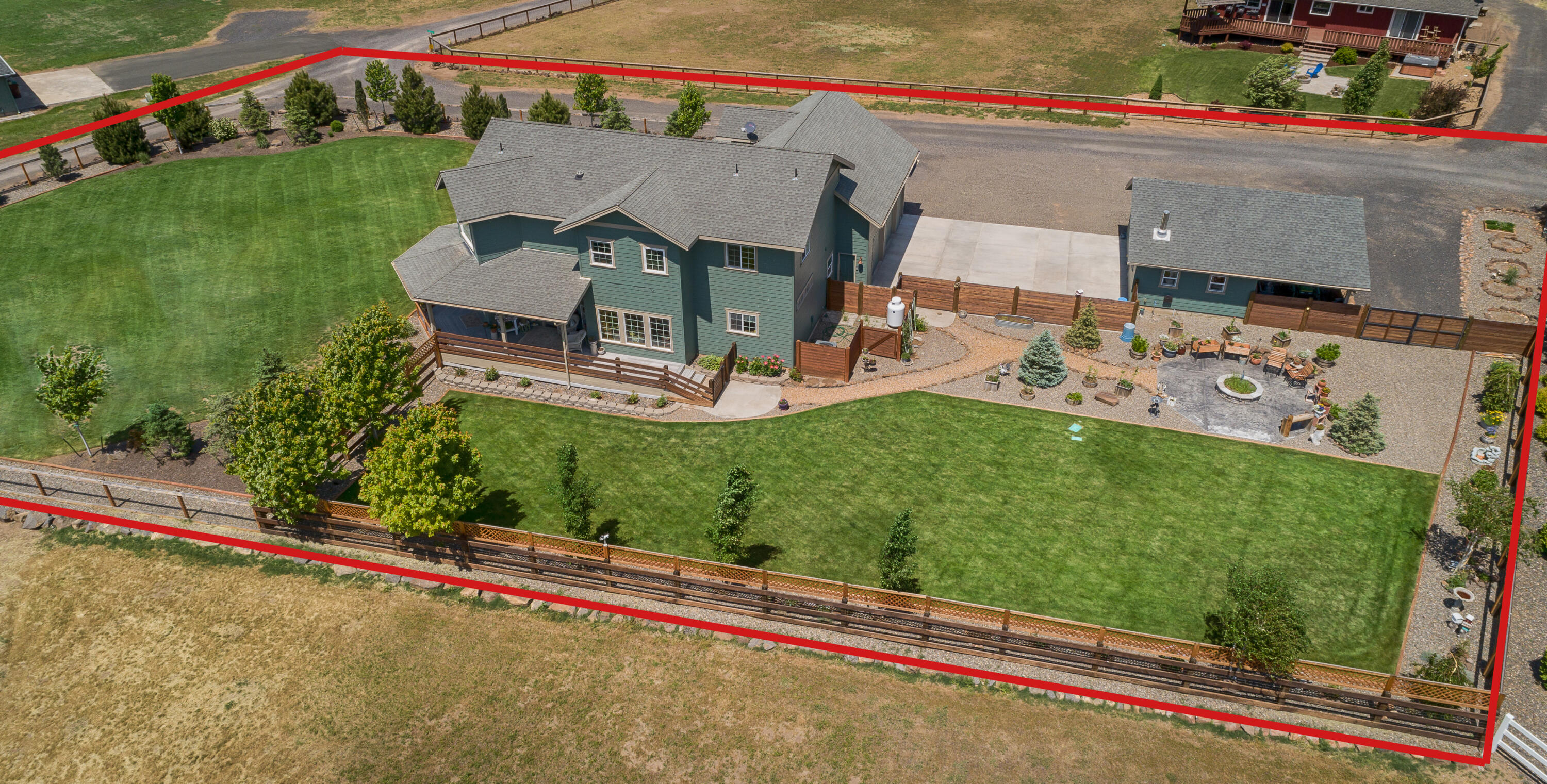 1544 NE Haytons Elk View Lane