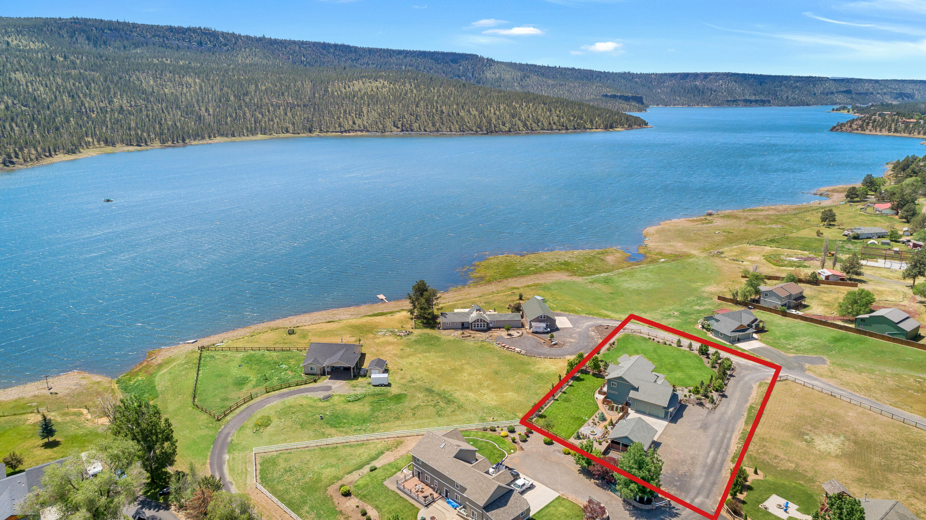 1544 NE Haytons Elk View Lane