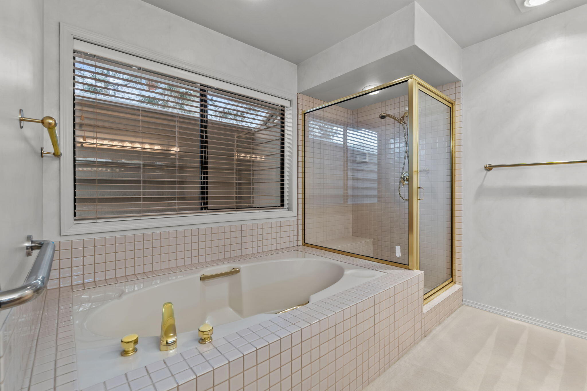 2816 NW Golf Course Drive S