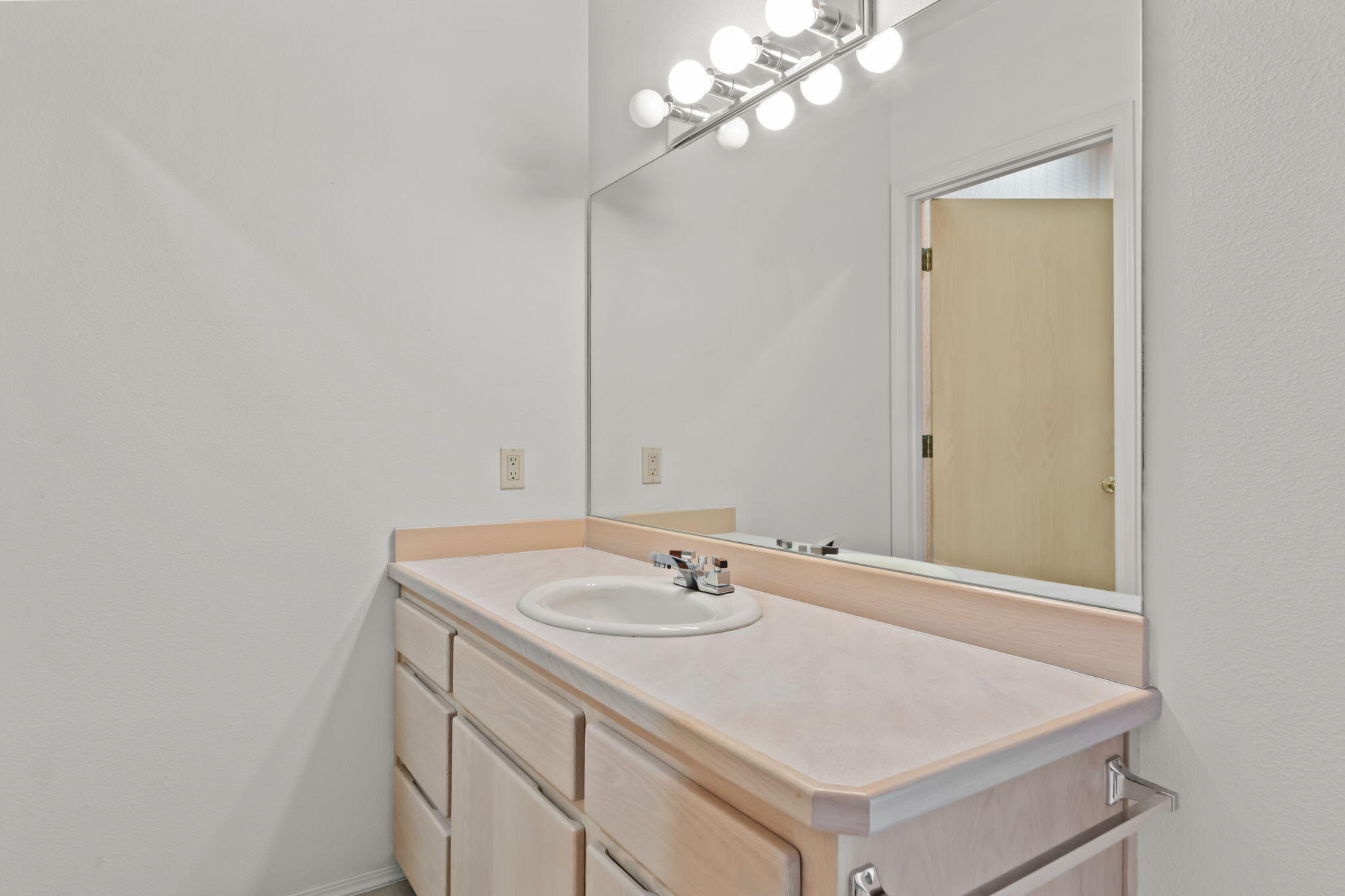 2816 NW Golf Course Drive S