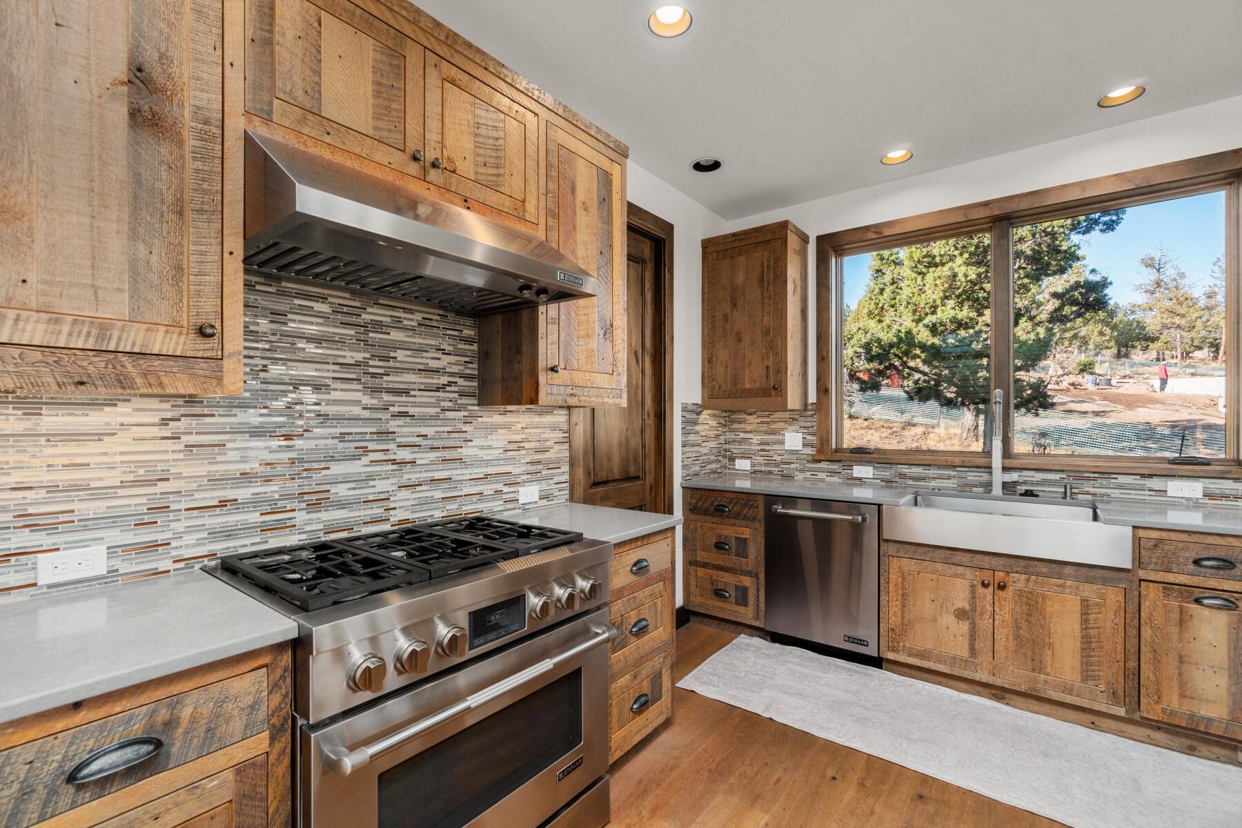 1572 NW Wild Rye Circle