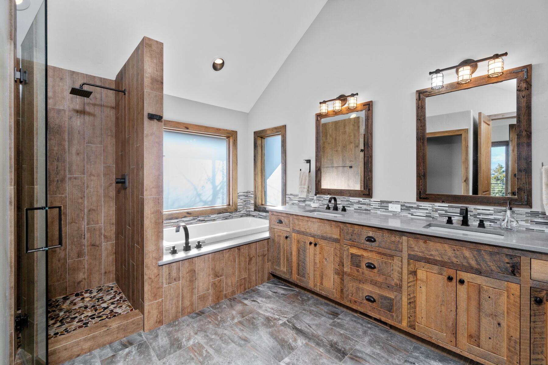 1572 NW Wild Rye Circle