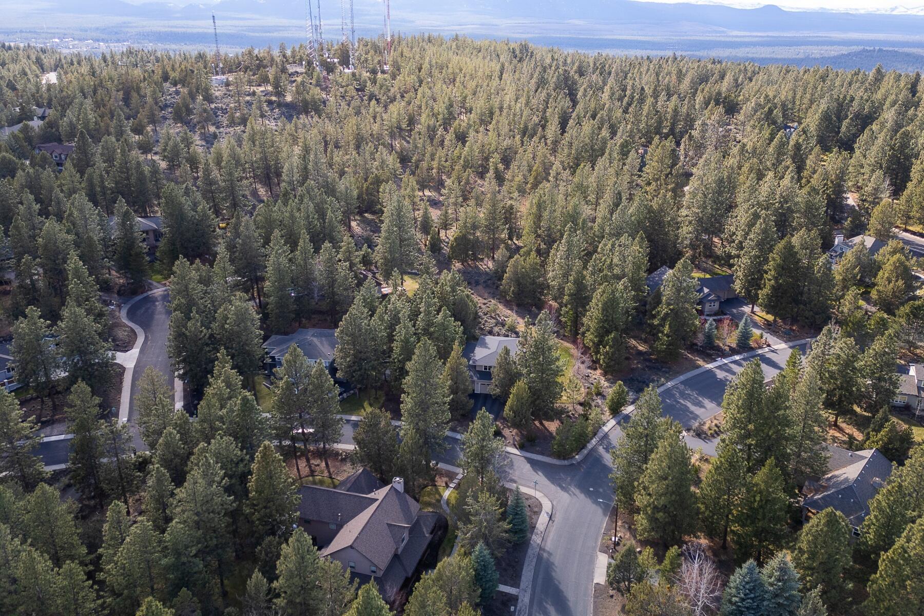 2832 NW McCook Court