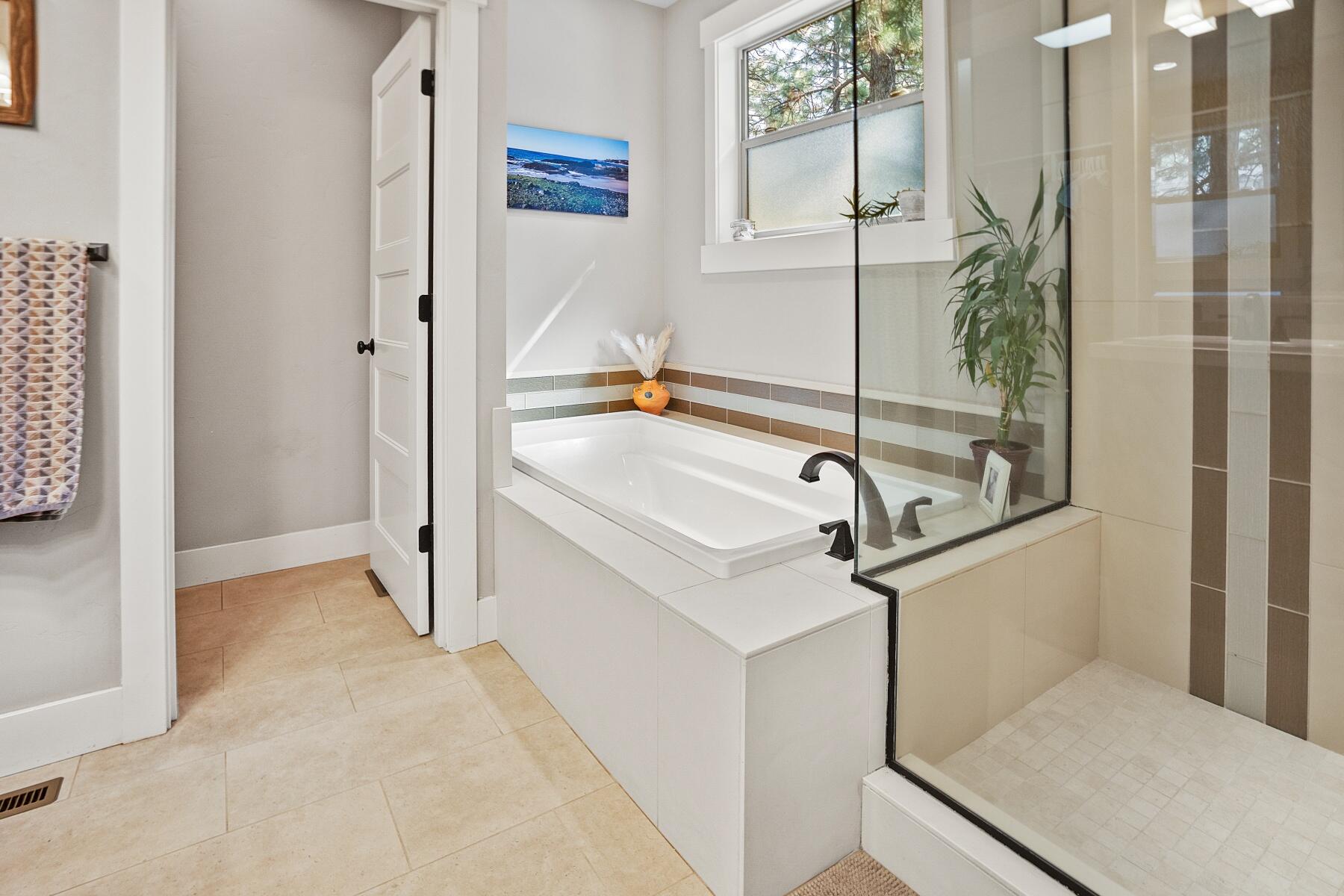 2832 NW McCook Court