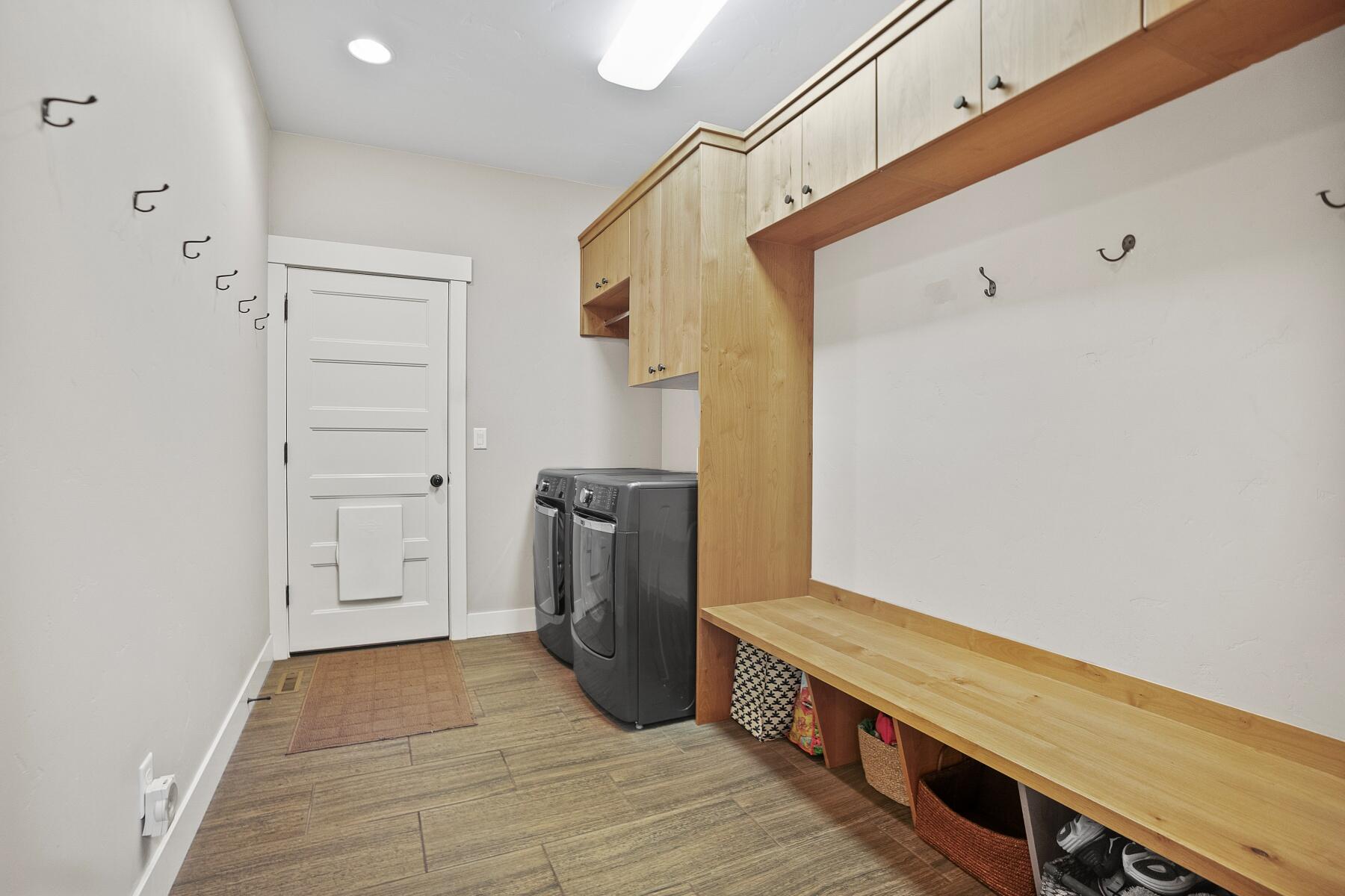 2832 NW McCook Court