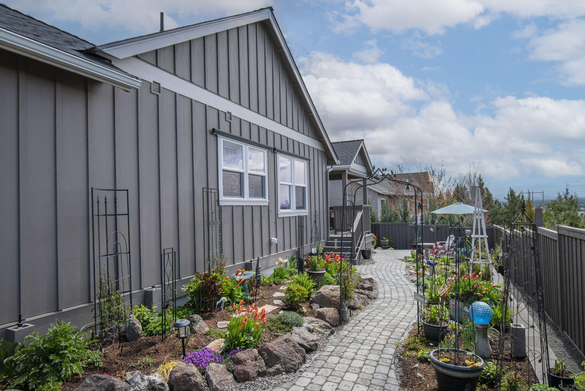 3131 SW Cascade Vista Drive