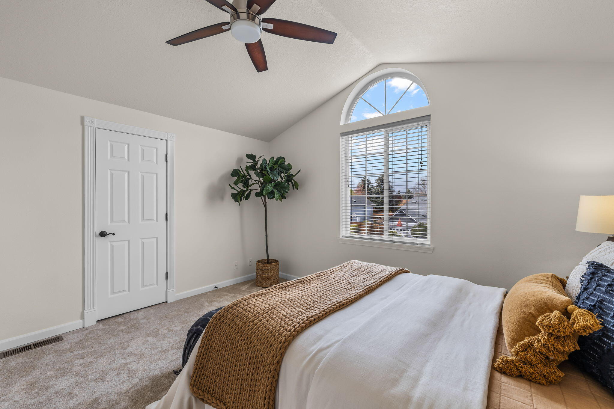 1484 NE Locksley Drive