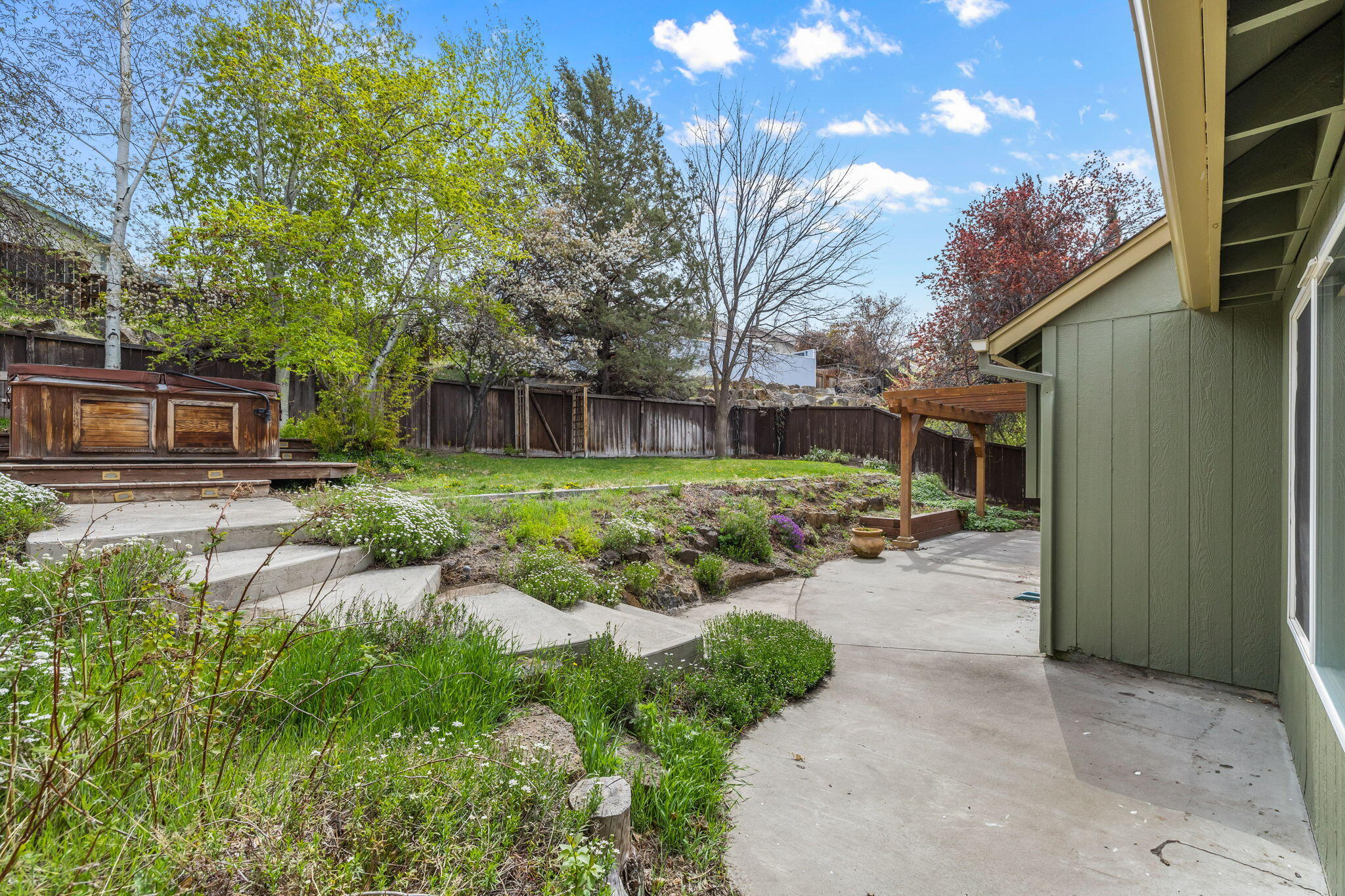 1484 NE Locksley Drive