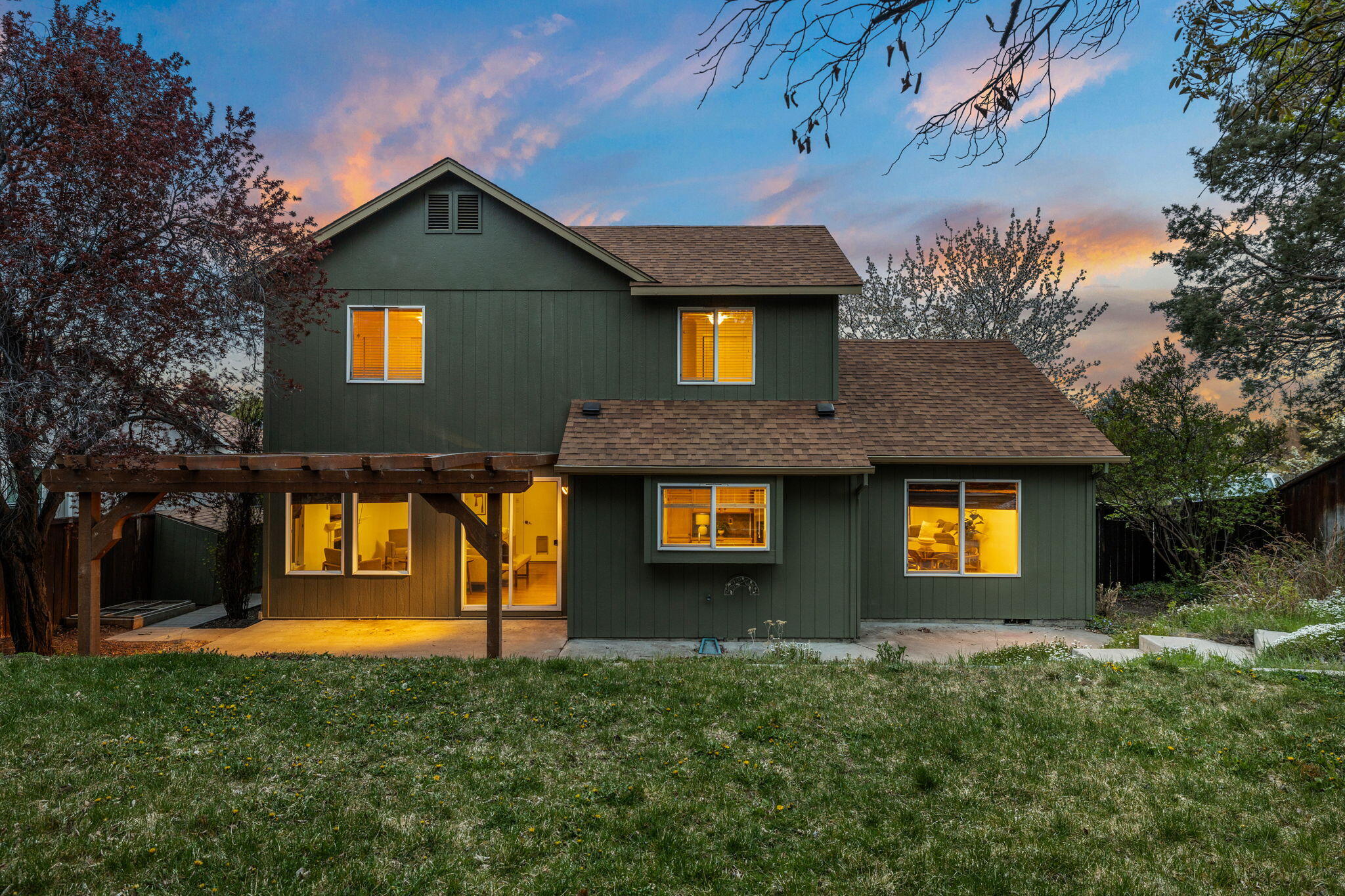 1484 NE Locksley Drive