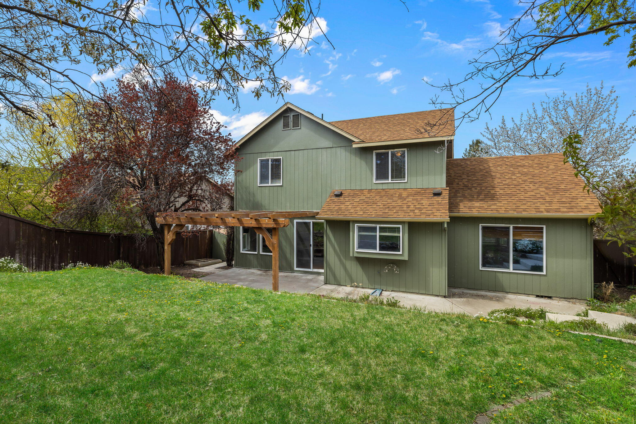 1484 NE Locksley Drive