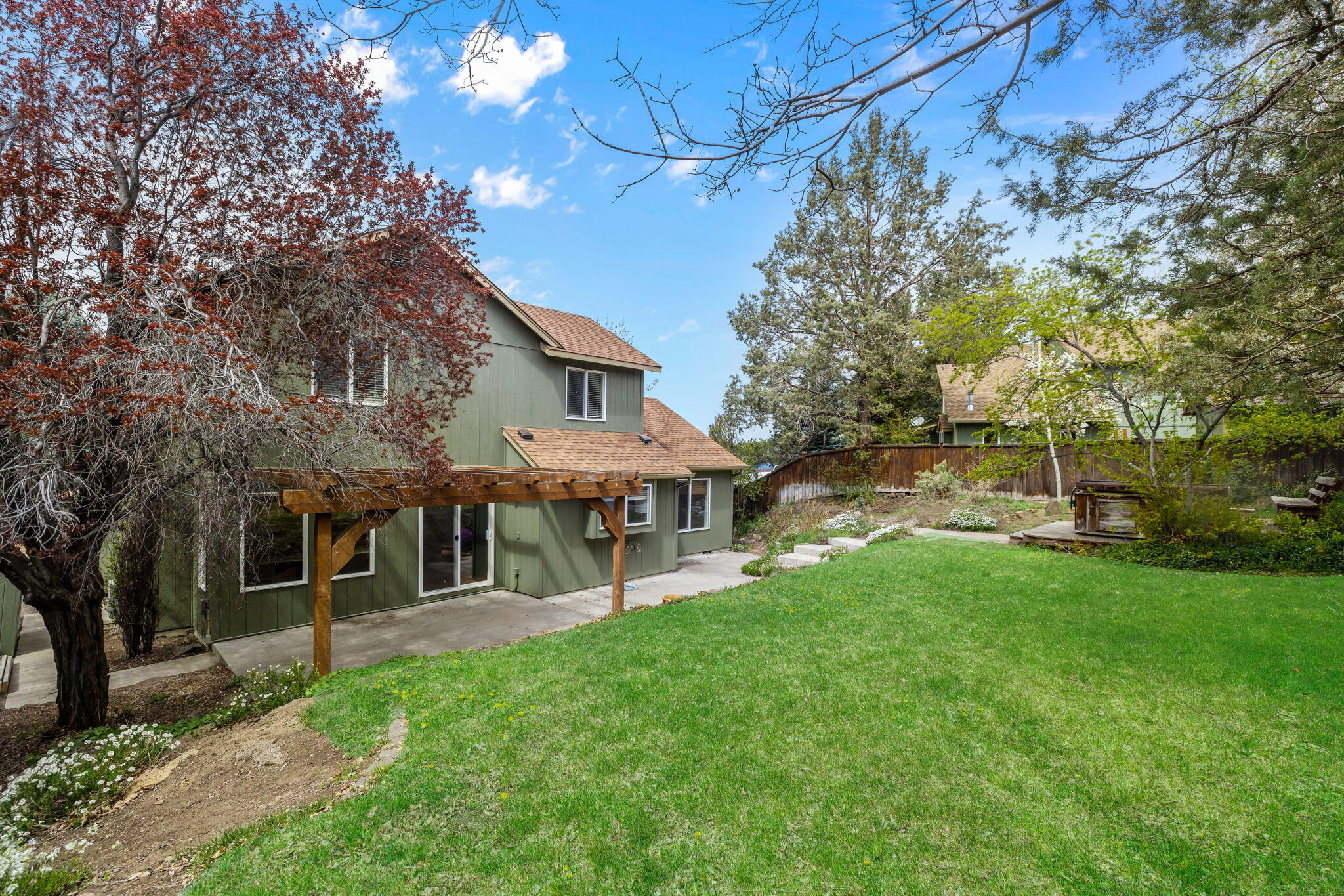 1484 NE Locksley Drive