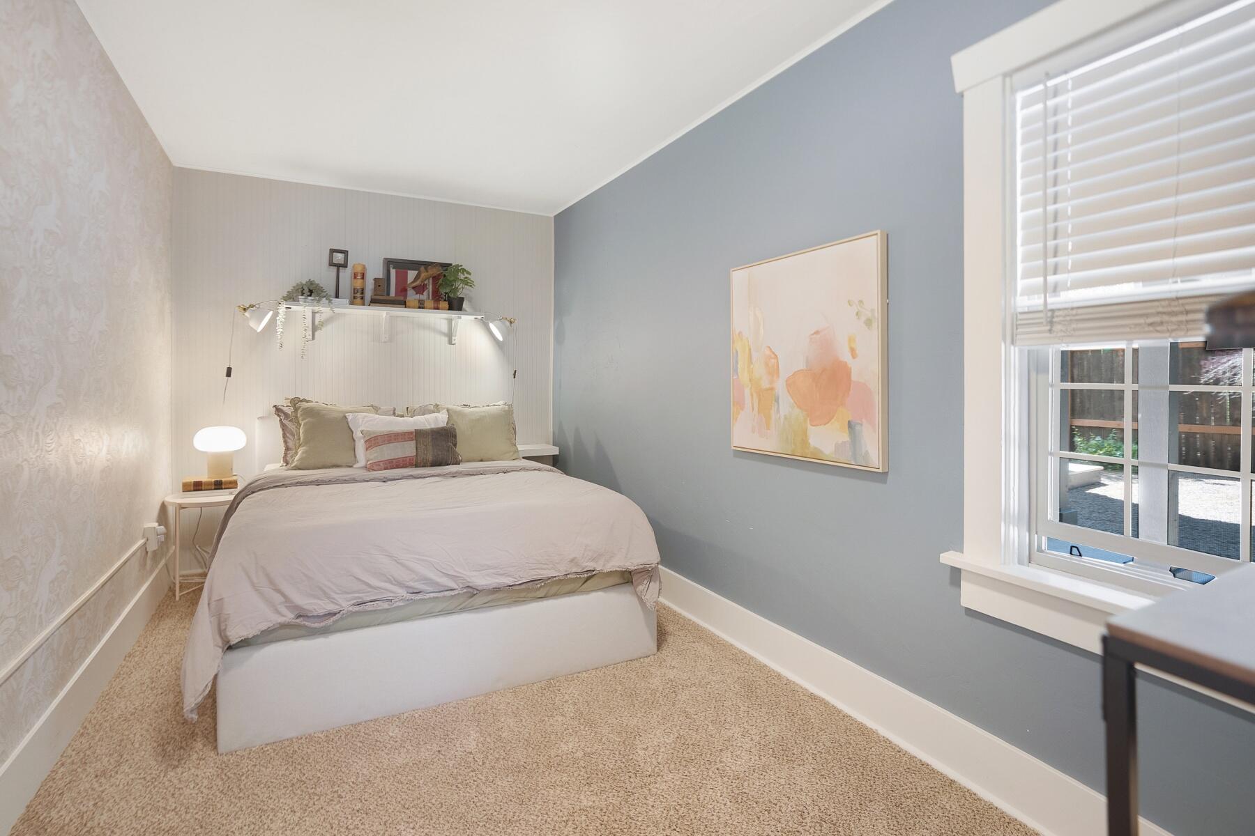 136 NW Greeley Avenue