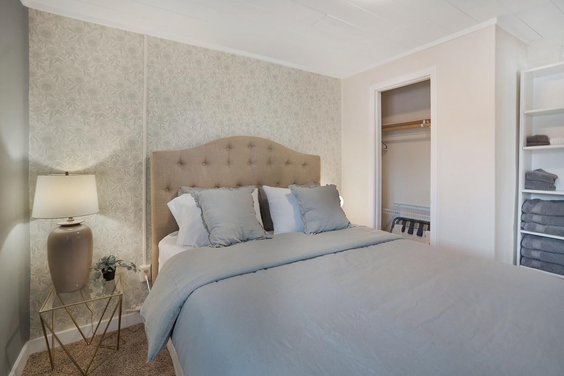 136 NW Greeley Avenue