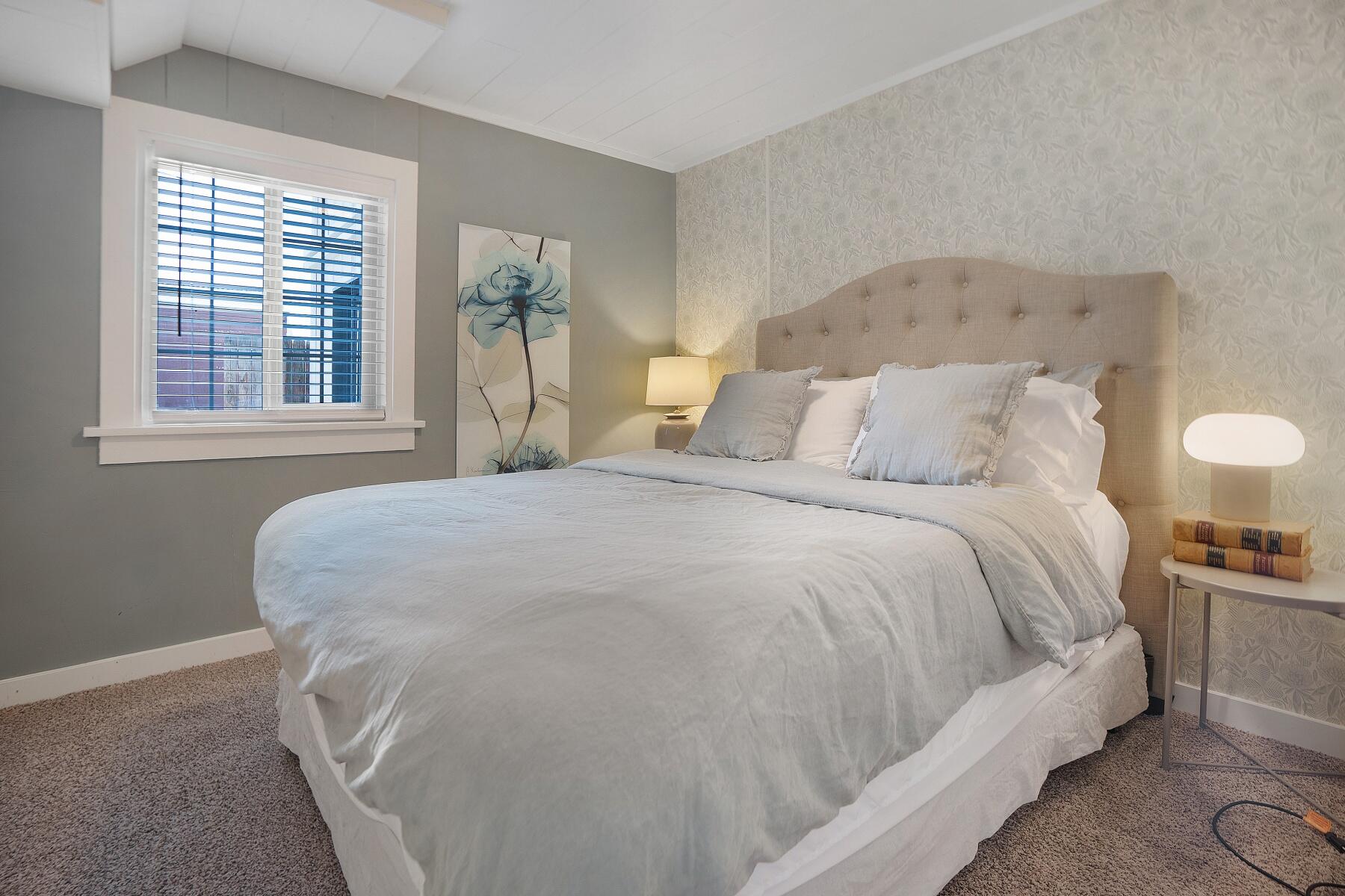 136 NW Greeley Avenue