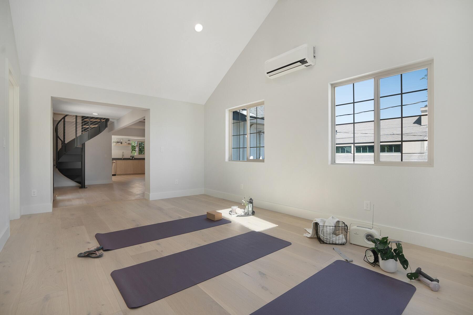 136 NW Greeley Avenue