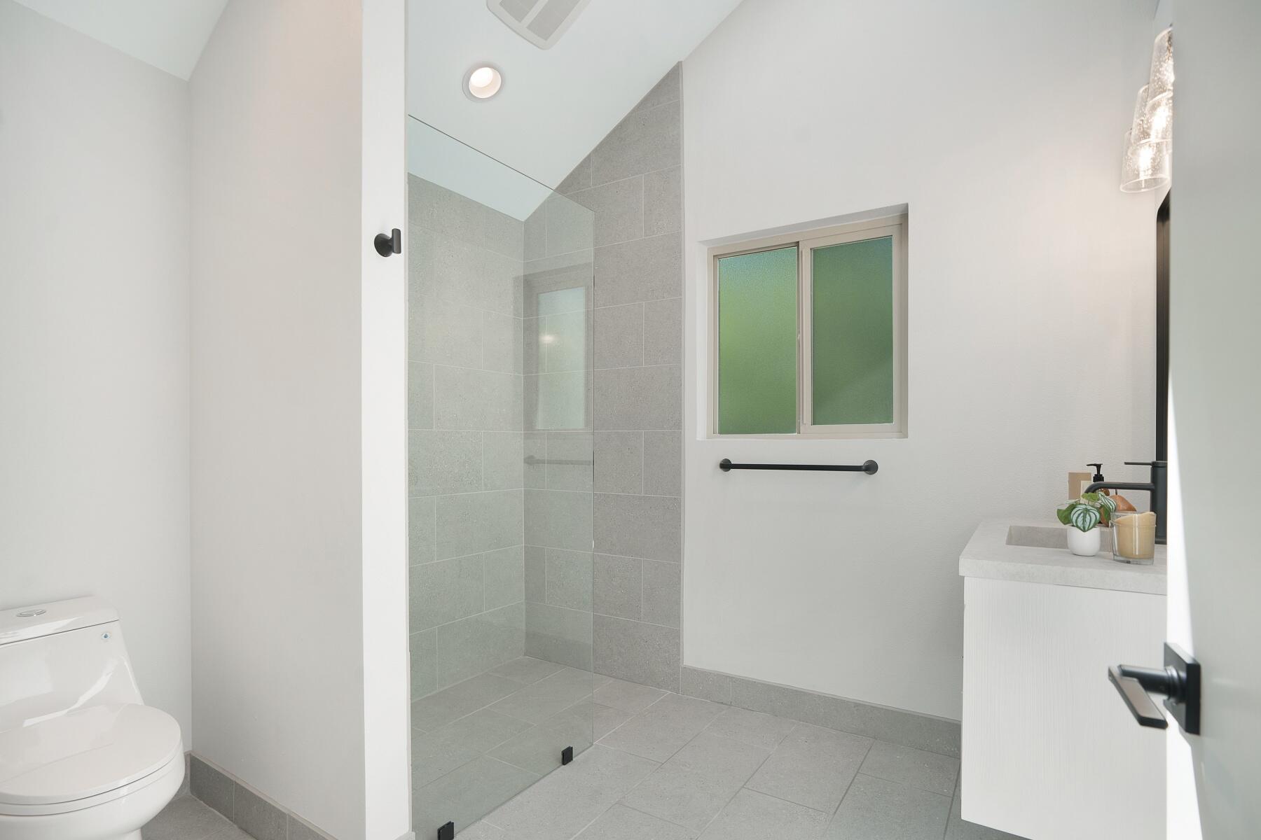 136 NW Greeley Avenue