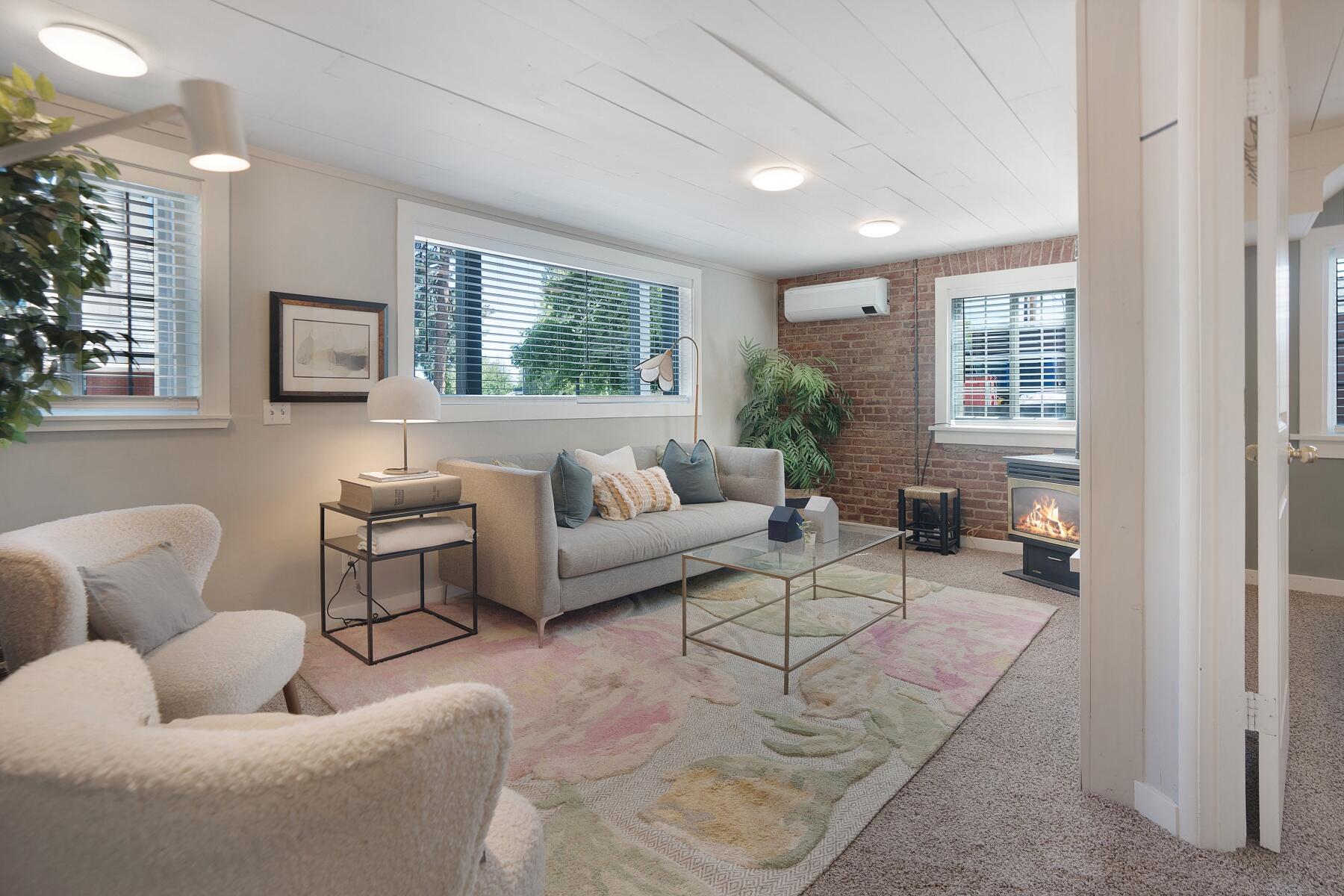 136 NW Greeley Avenue