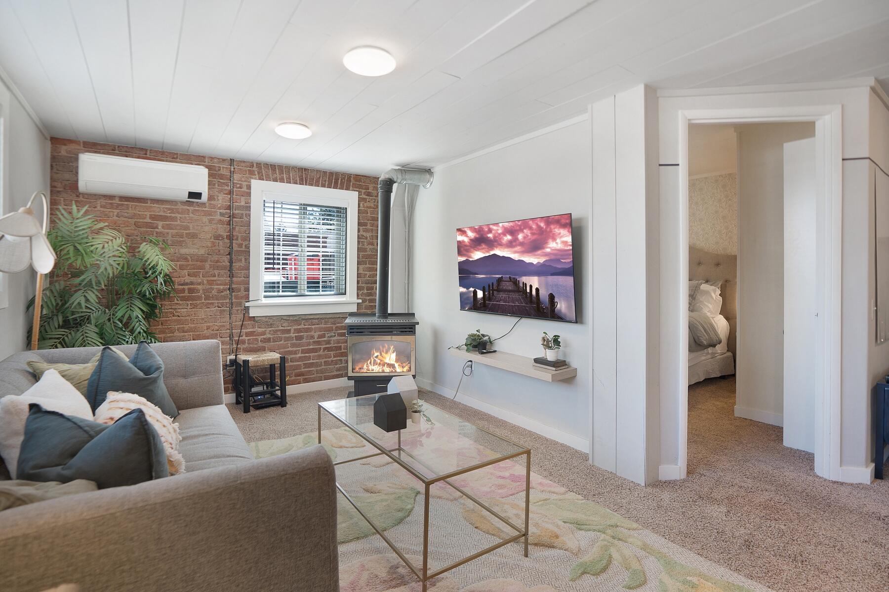 136 NW Greeley Avenue