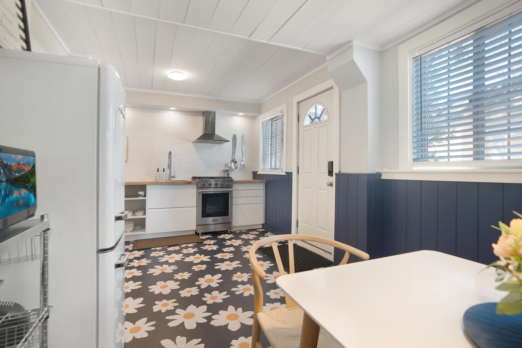 136 NW Greeley Avenue