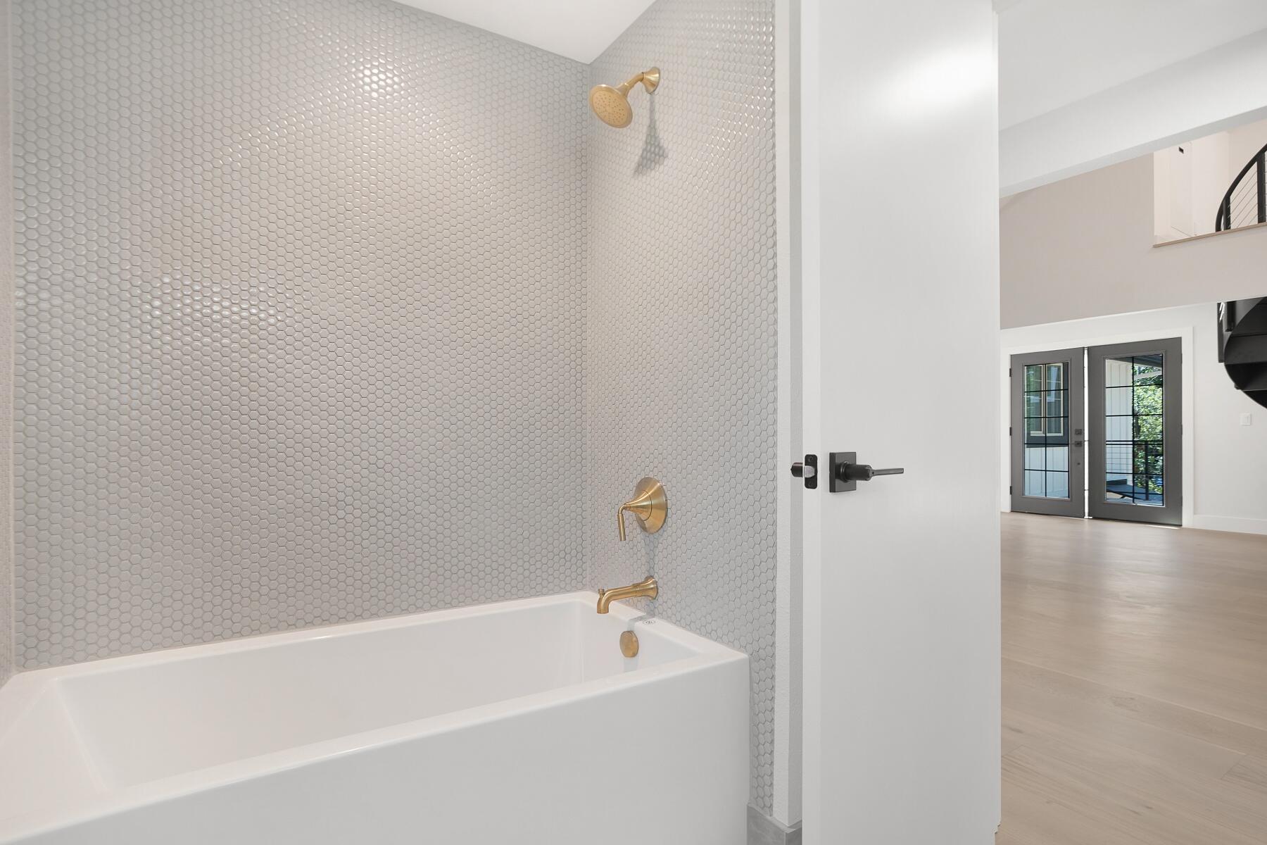 136 NW Greeley Avenue