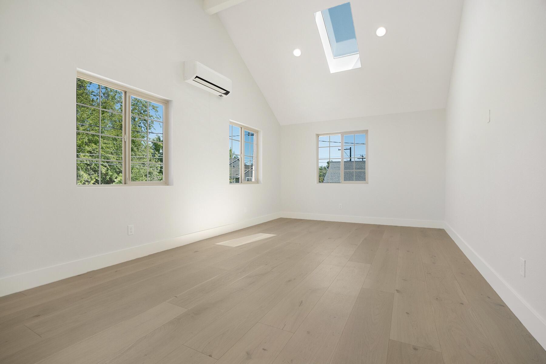 136 NW Greeley Avenue