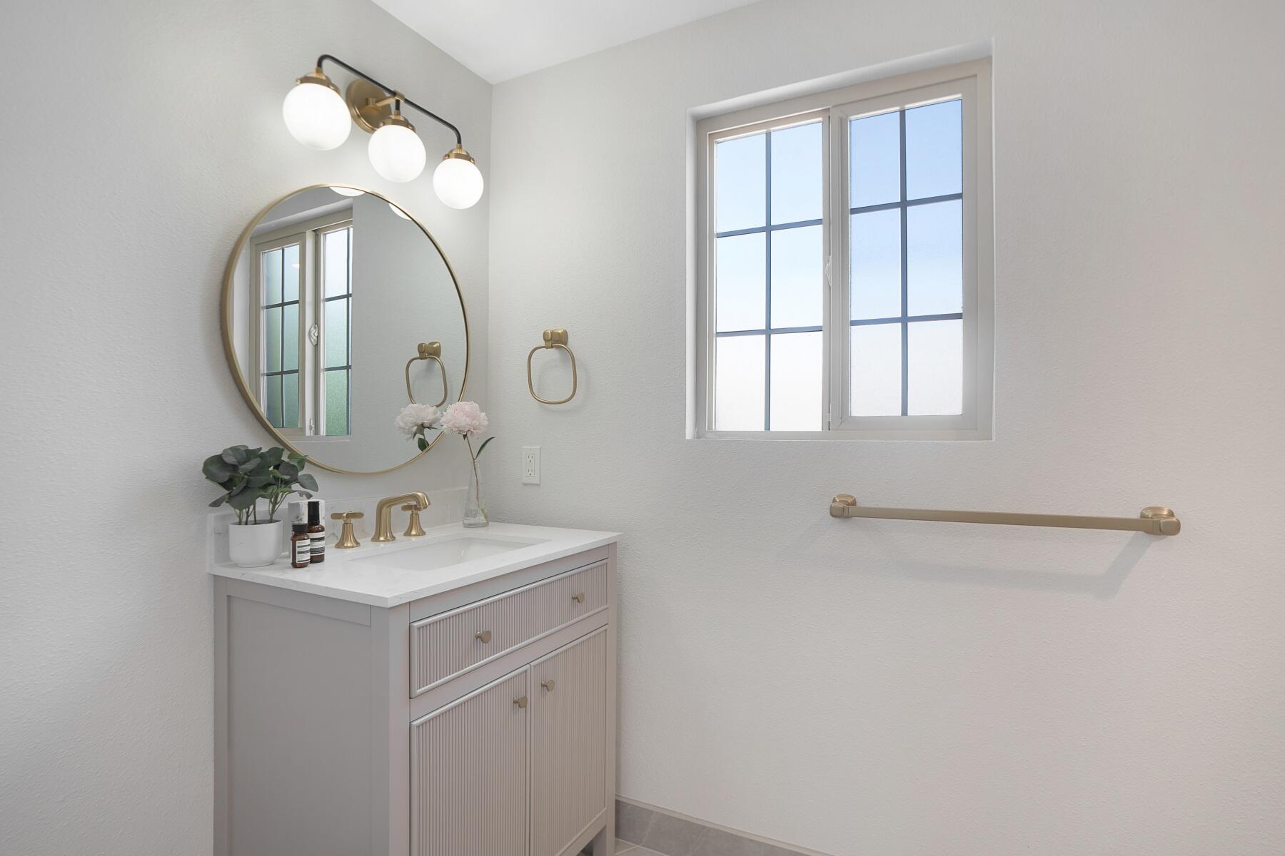 136 NW Greeley Avenue