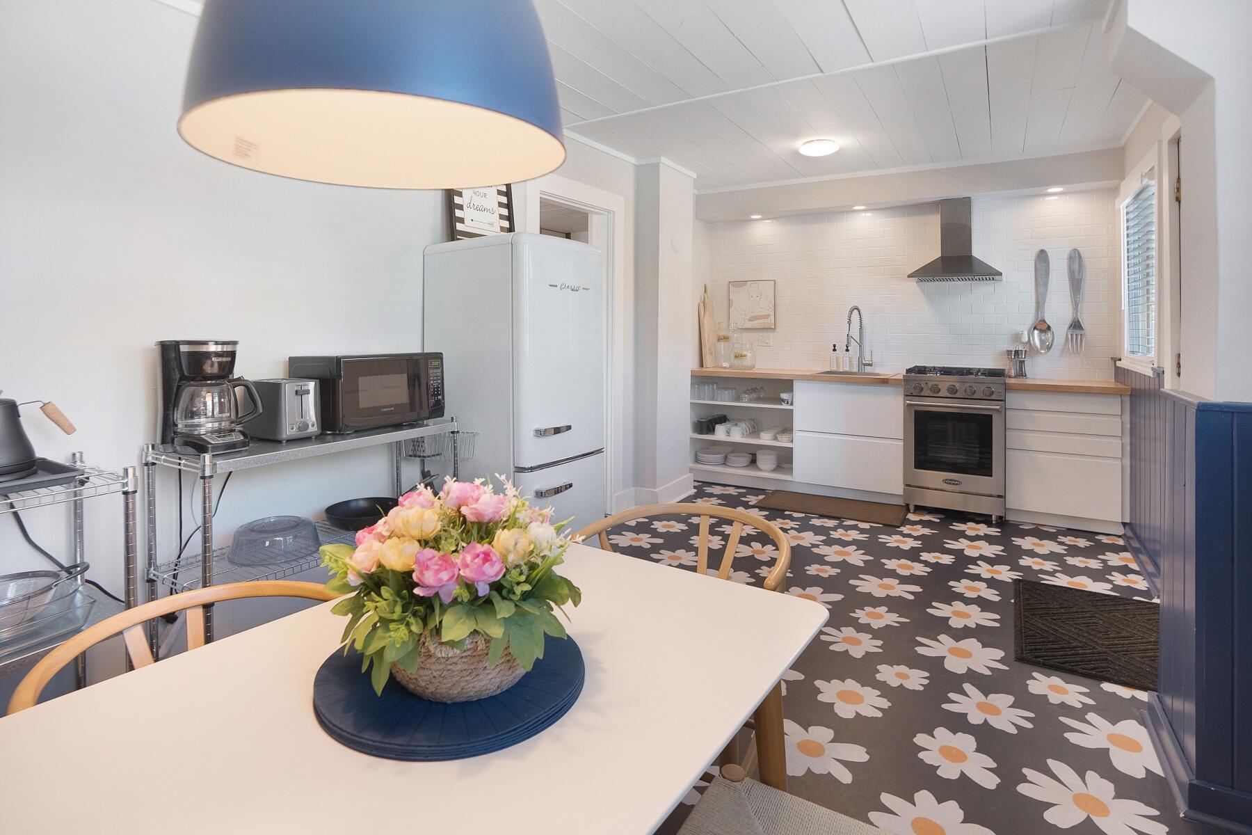 136 NW Greeley Avenue