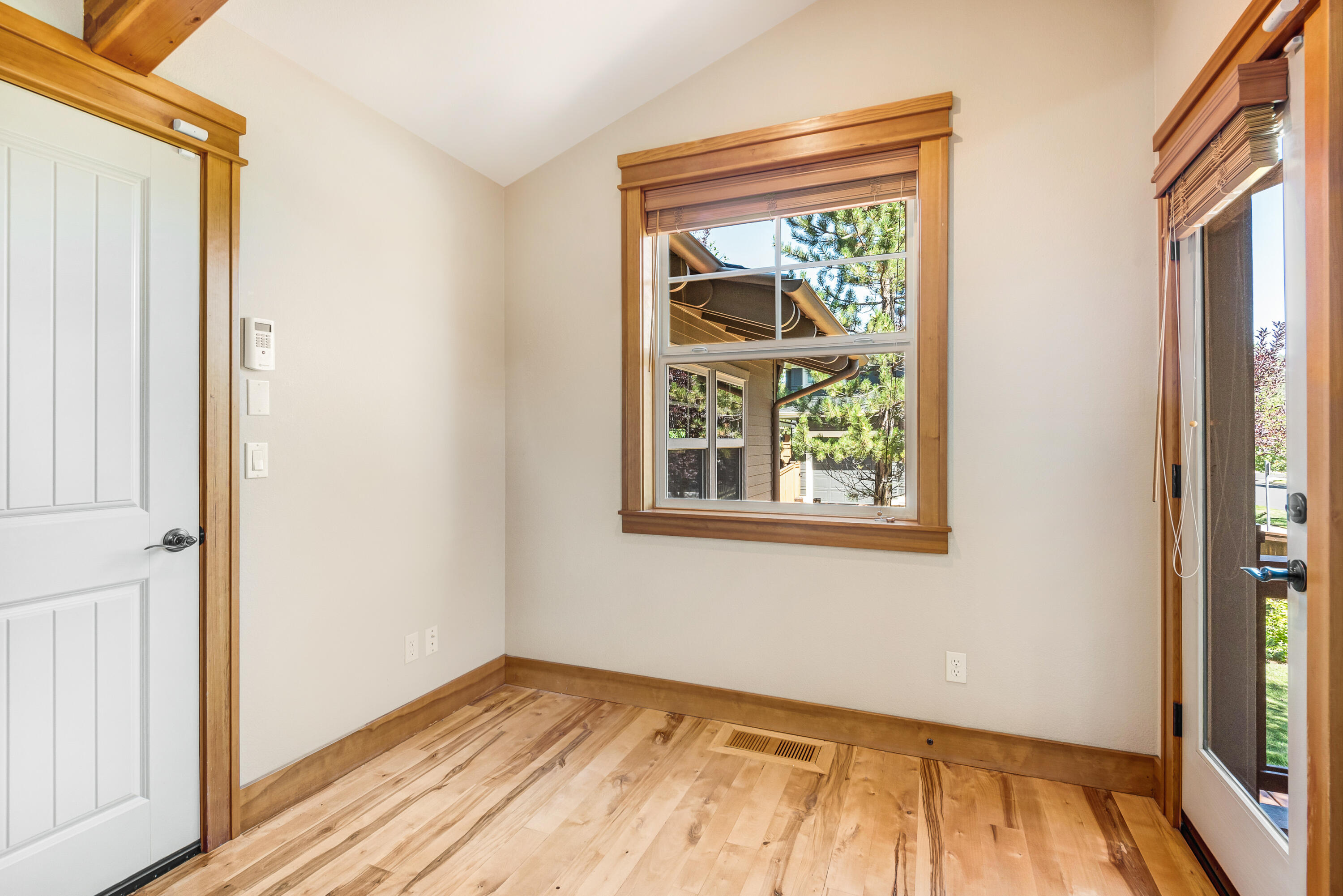 1372 NW Cruzatte Lane