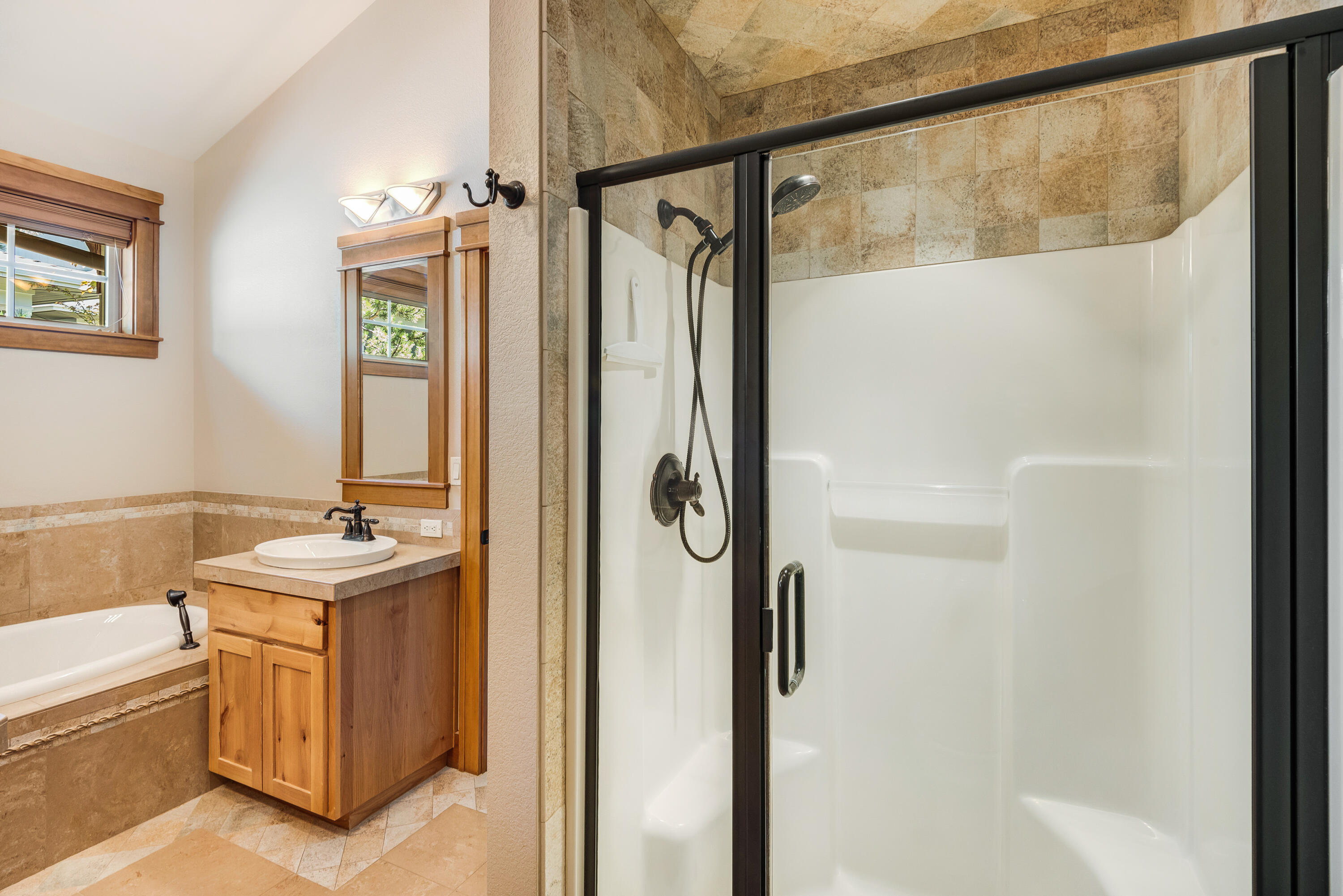 1372 NW Cruzatte Lane