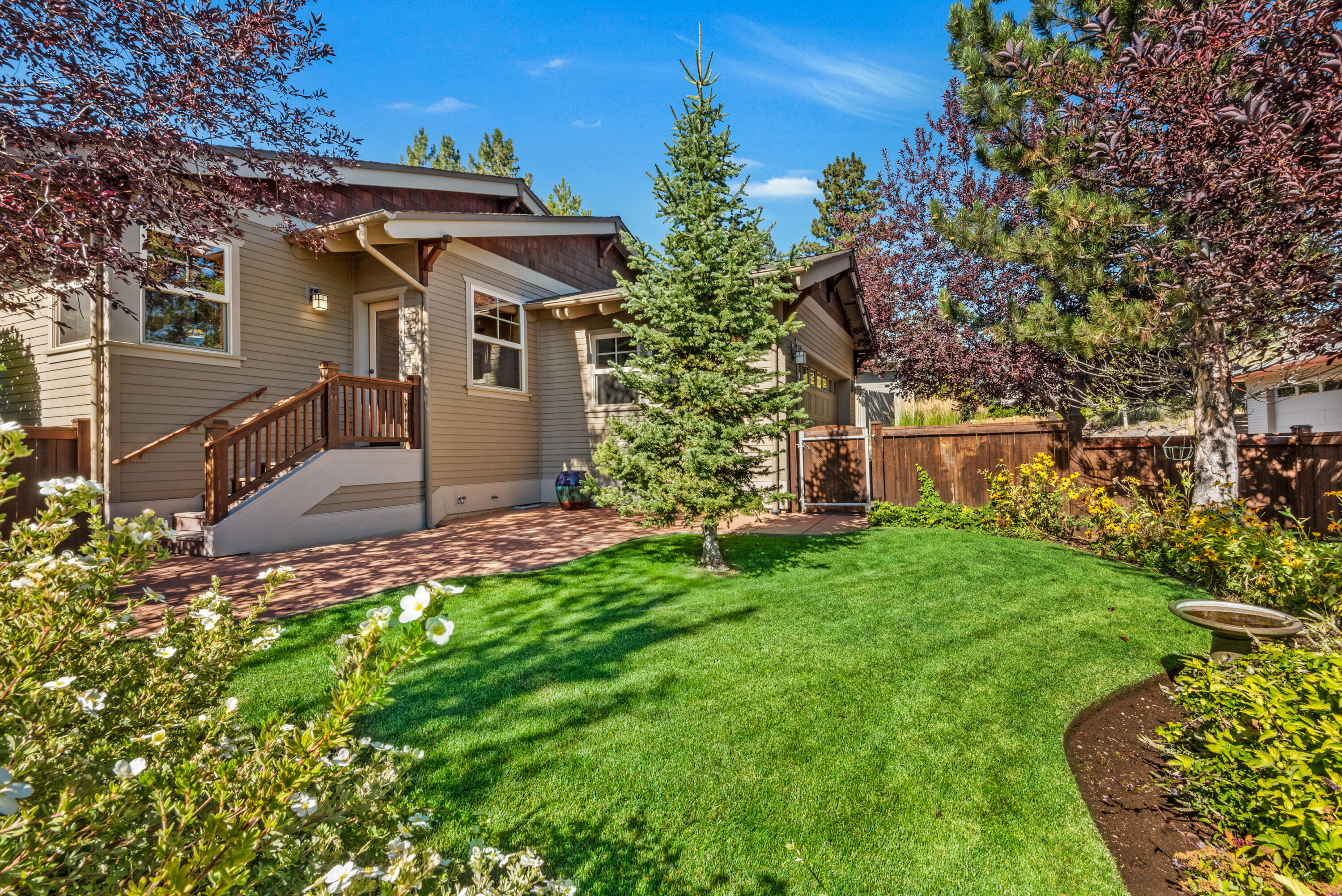 1372 NW Cruzatte Lane