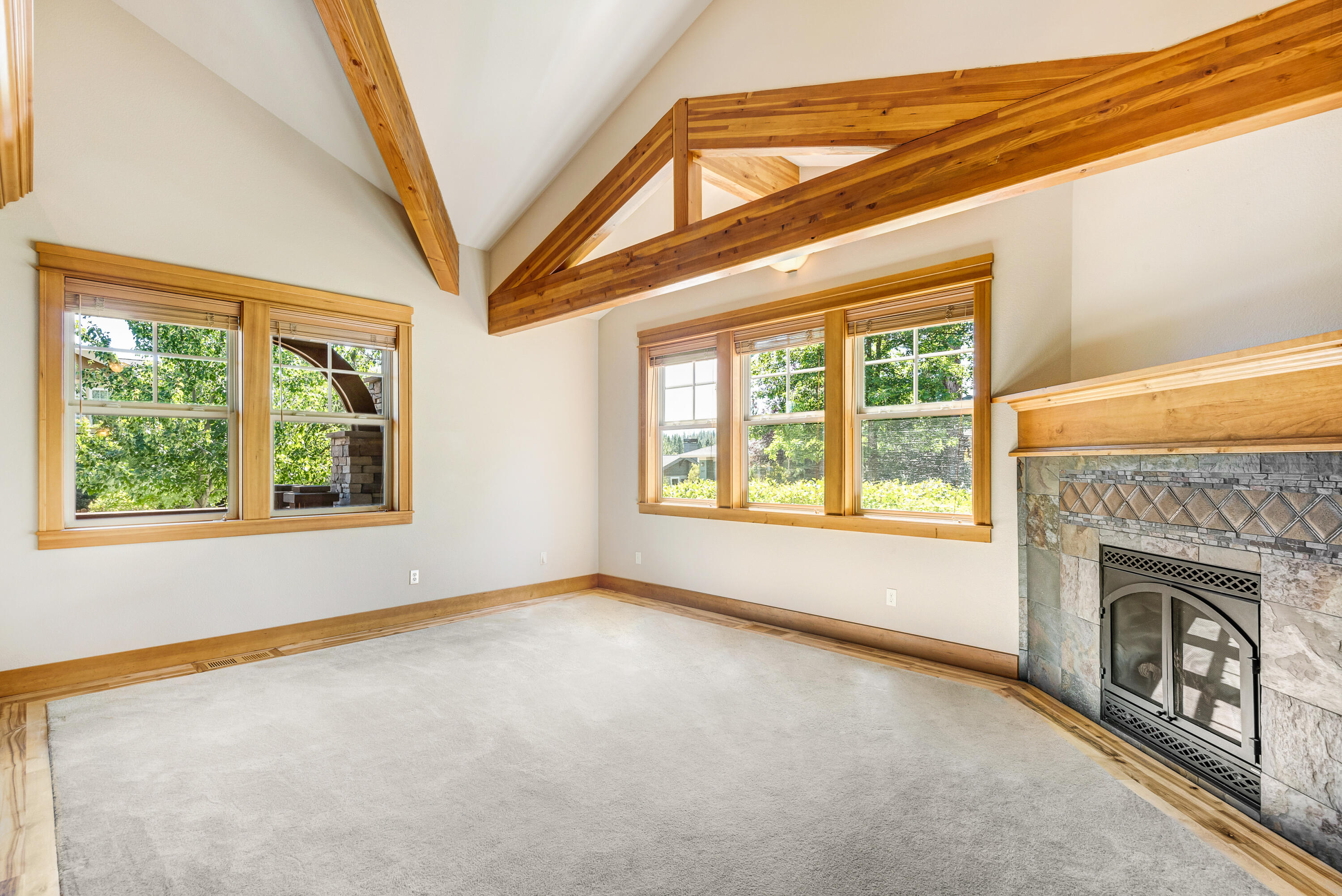 1372 NW Cruzatte Lane