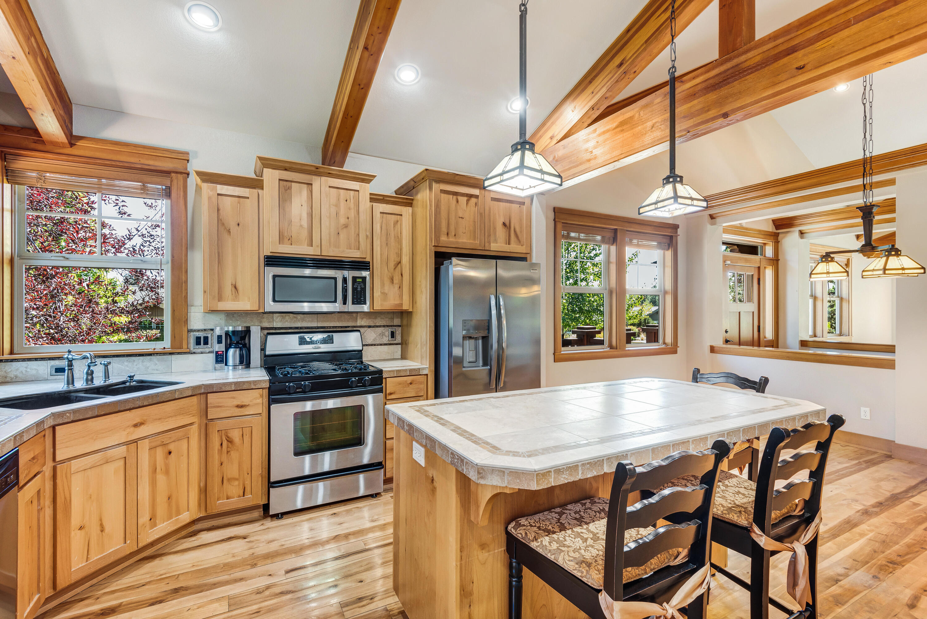 1372 NW Cruzatte Lane