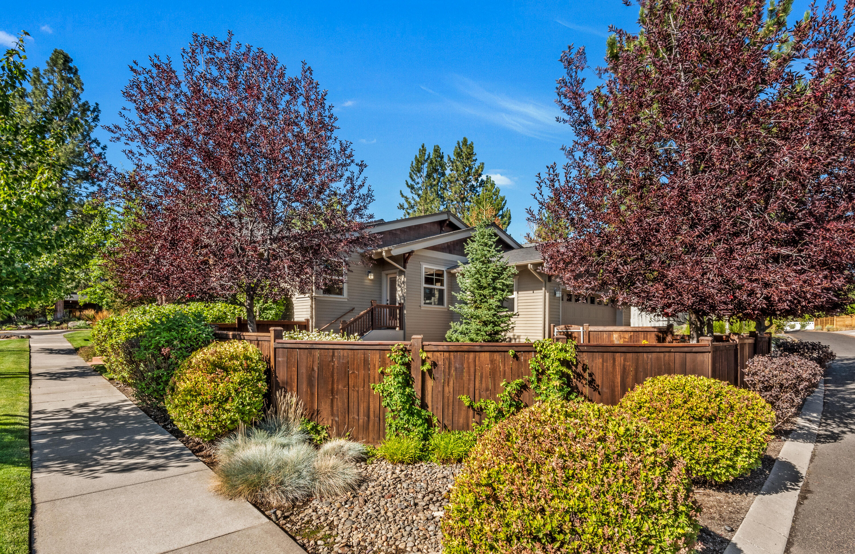 1372 NW Cruzatte Lane