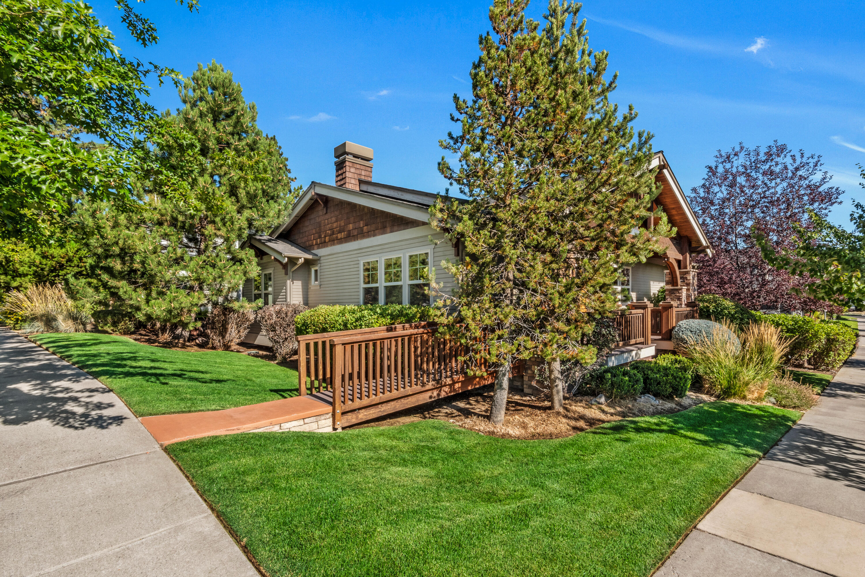 1372 NW Cruzatte Lane