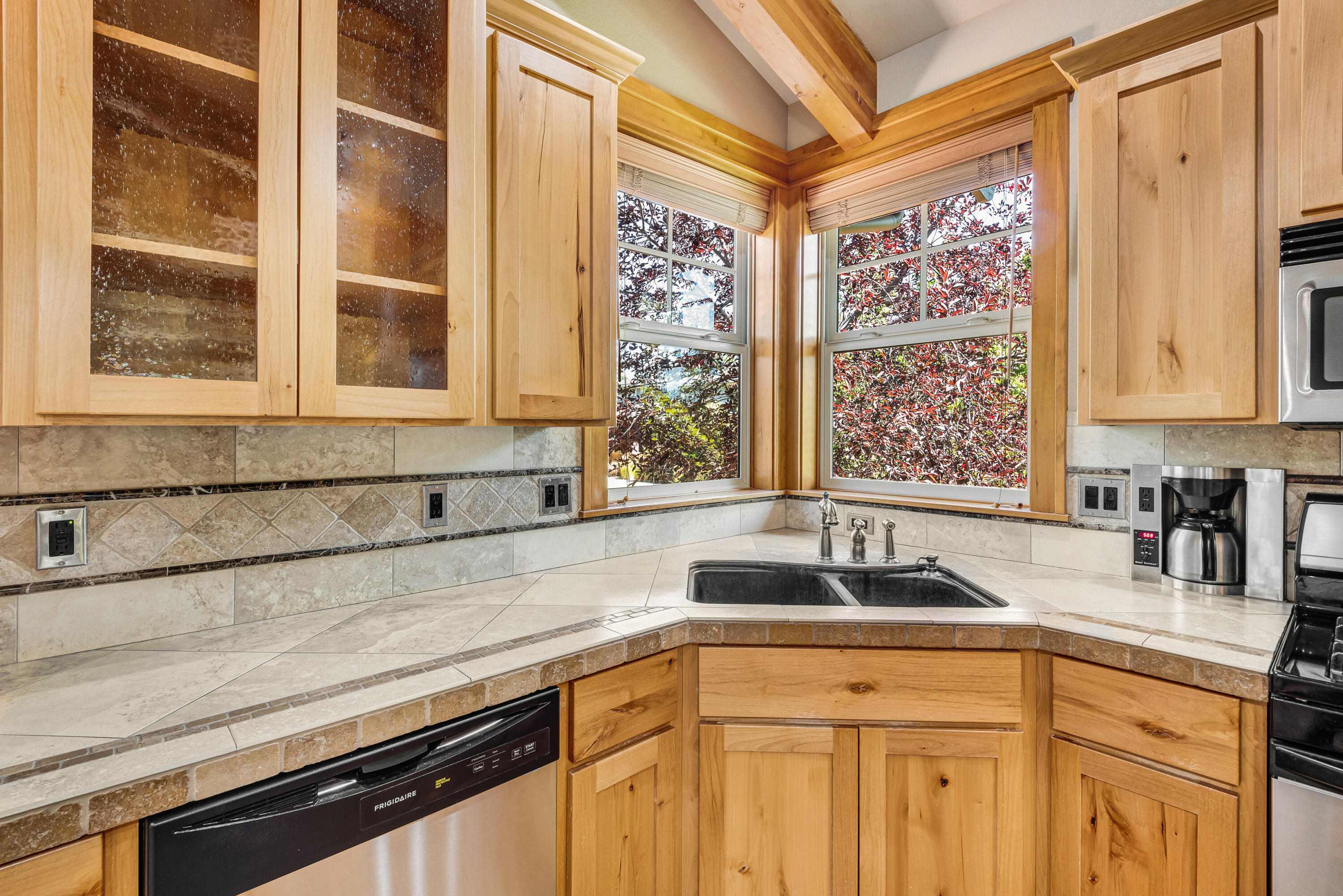 1372 NW Cruzatte Lane