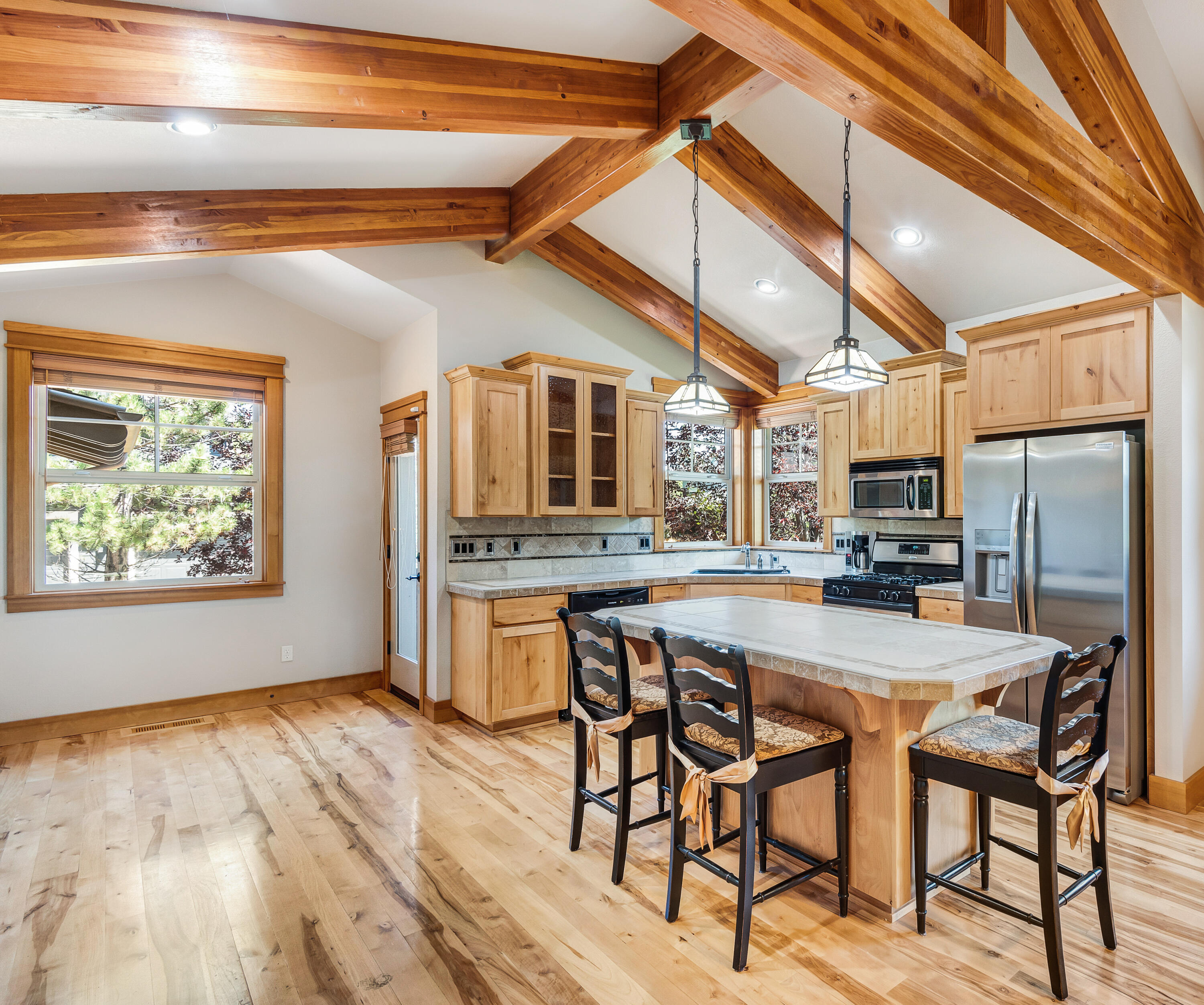 1372 NW Cruzatte Lane