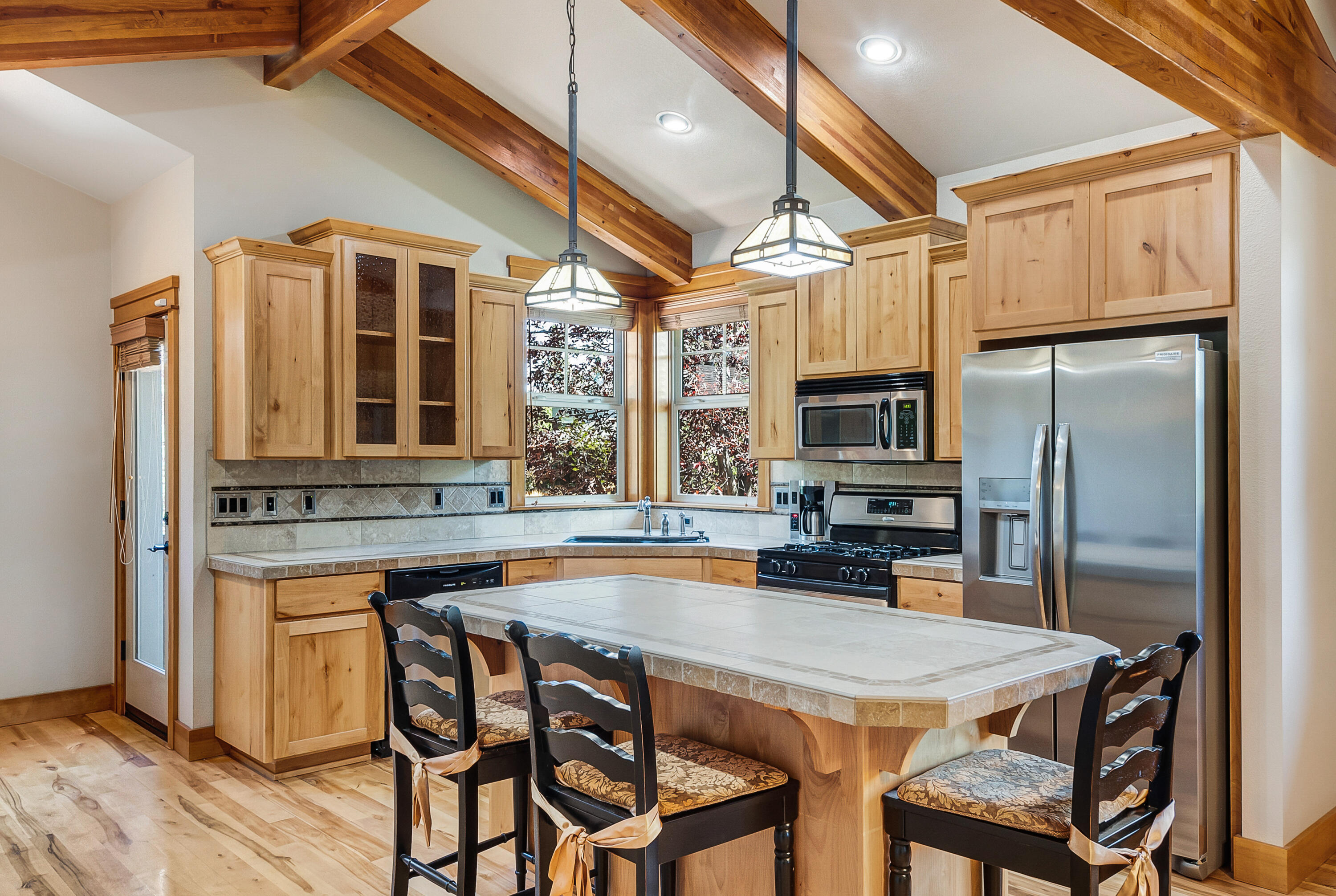 1372 NW Cruzatte Lane