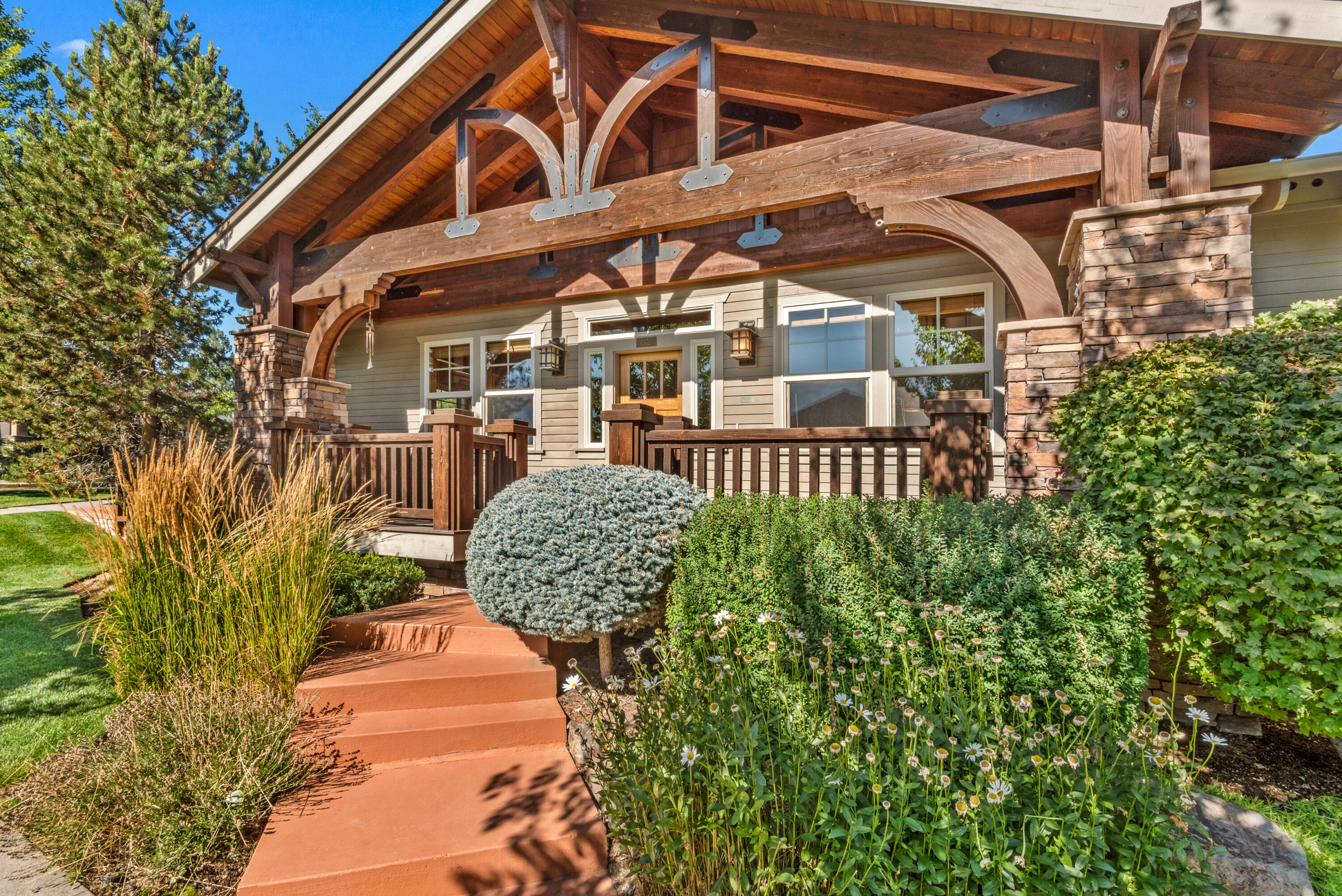 1372 NW Cruzatte Lane