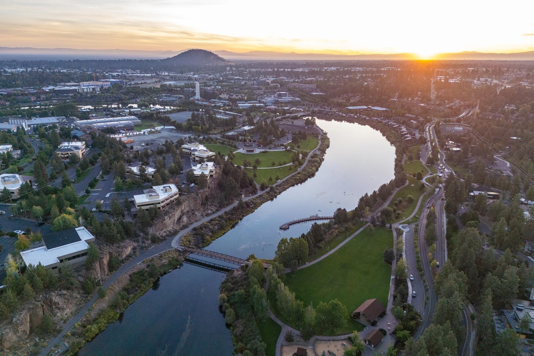 1140 SW Mt Bachelor Drive, E301, Bend Unit: E301