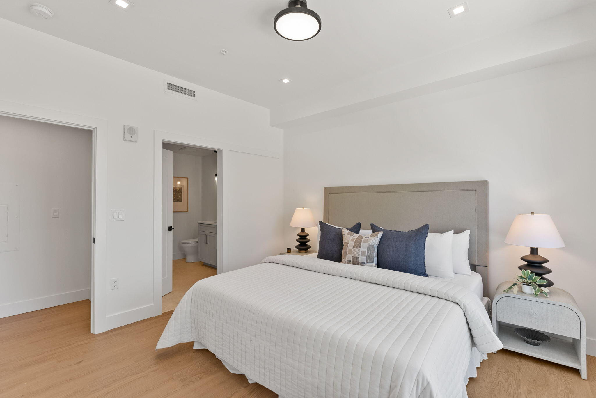 1140 SW Mt Bachelor Drive, E301, Bend Unit: E301