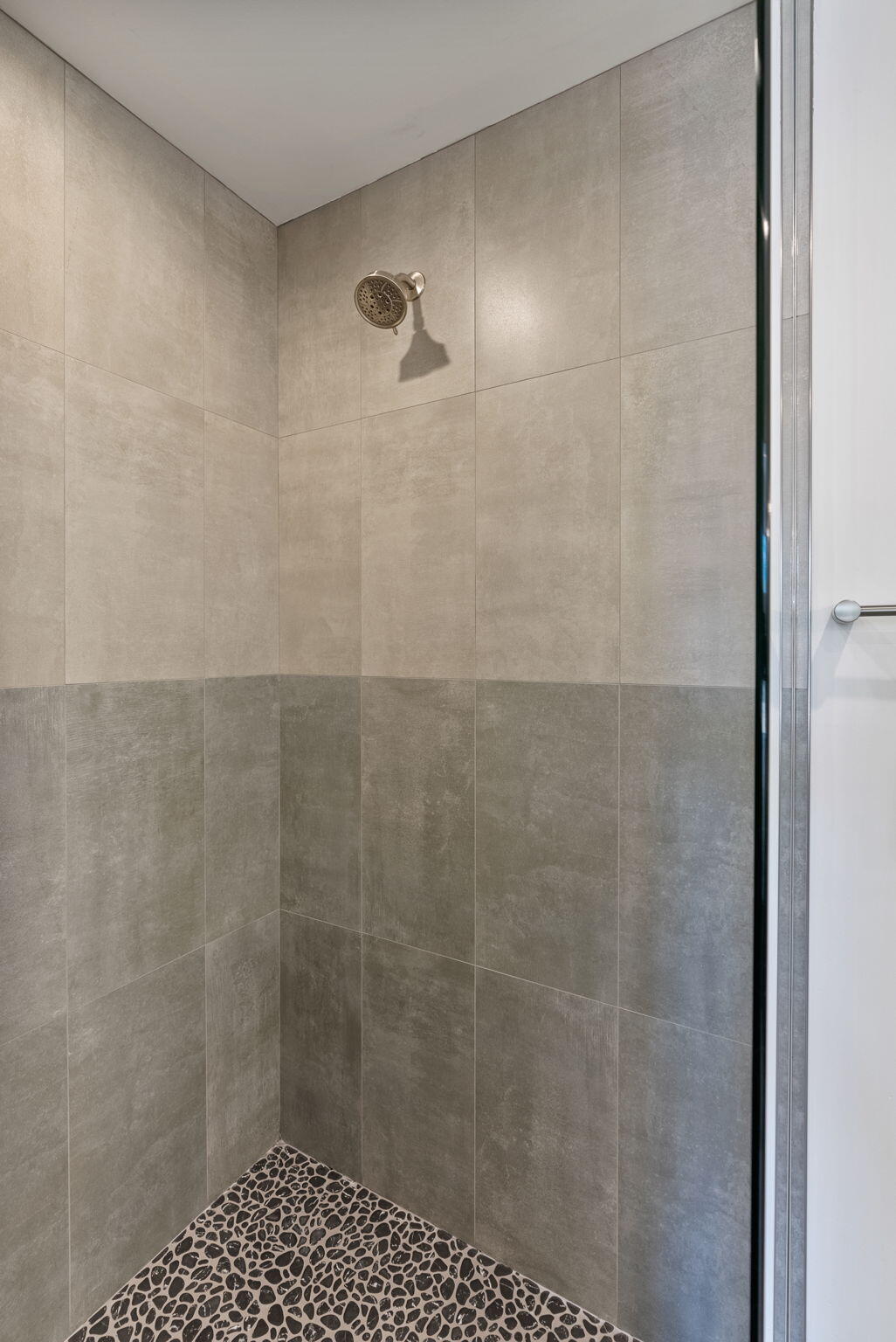 1140 SW Mt Bachelor Drive, E301, Bend Unit: E301