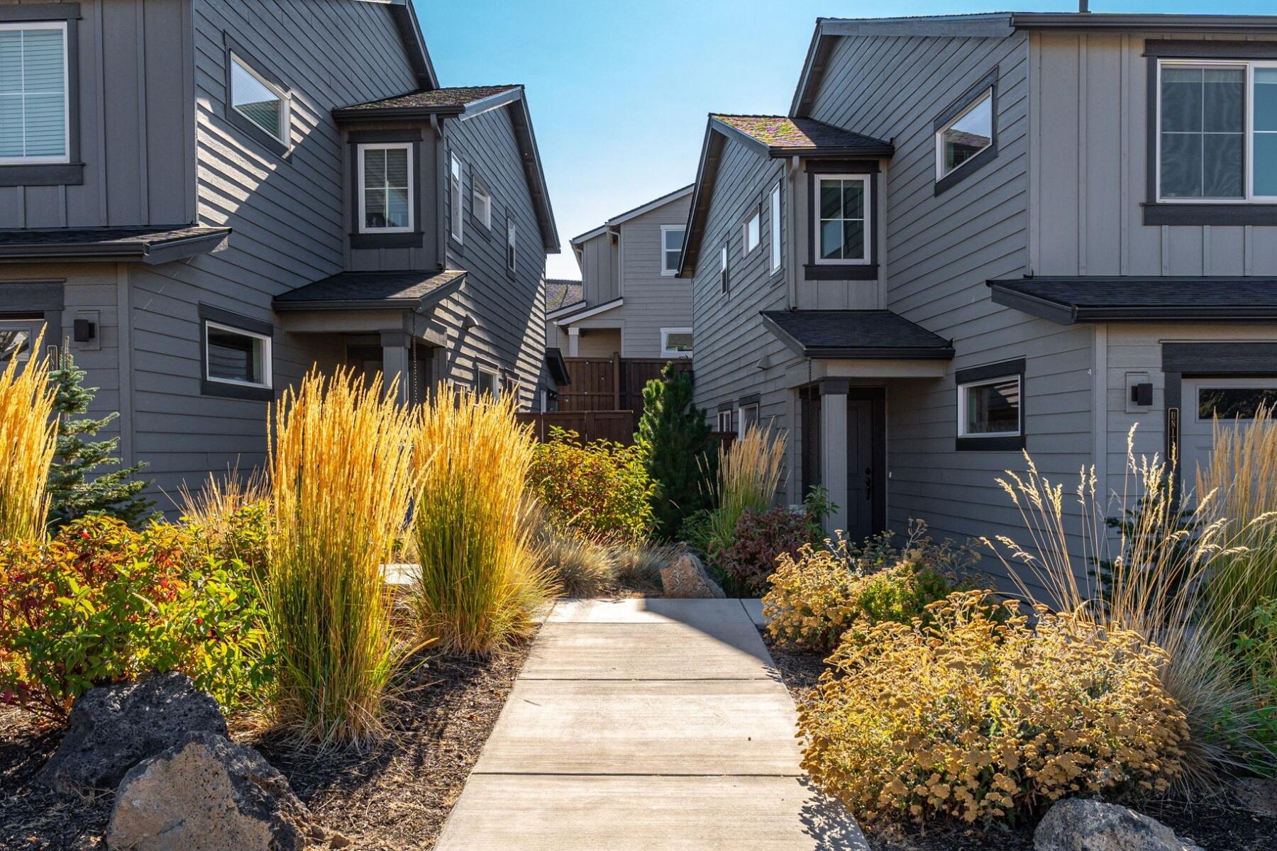 2300 NE Holliday Avenue, UNIT 1