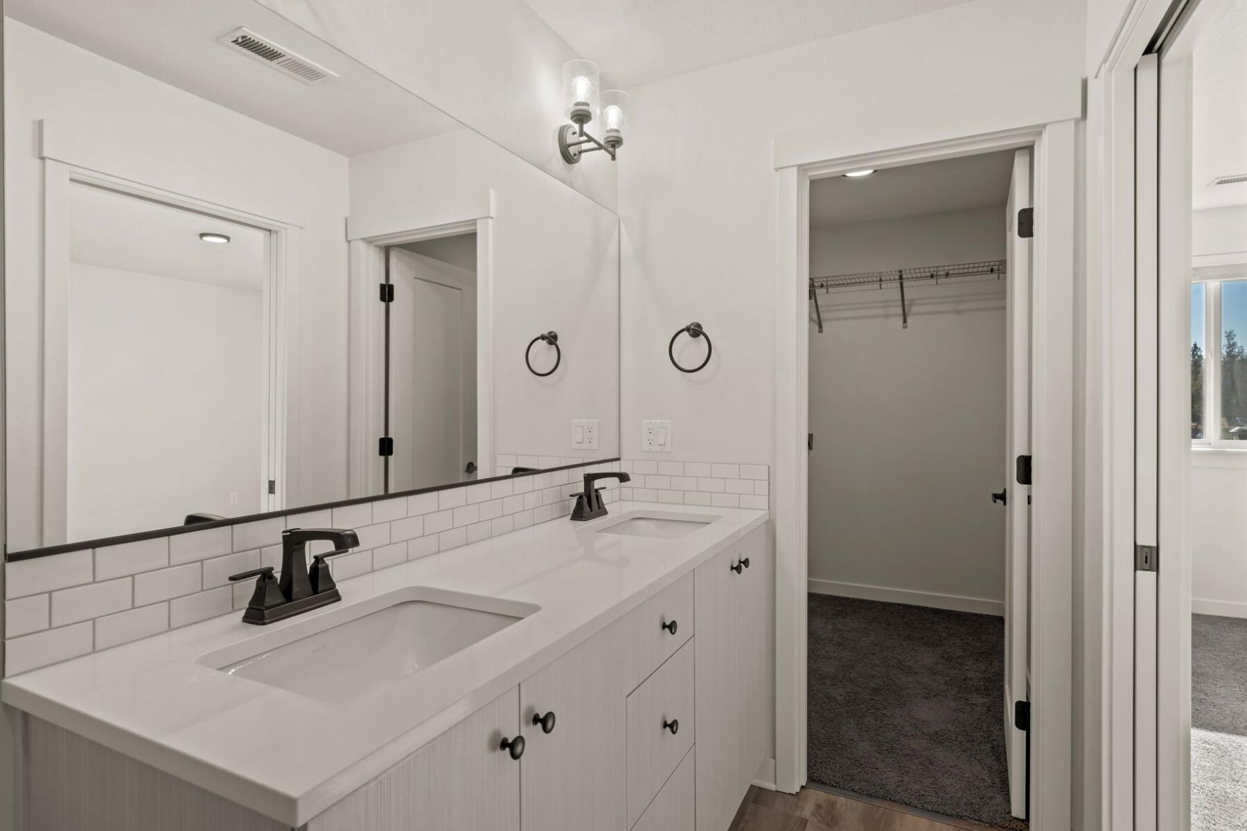 2300 NE Holliday Avenue, UNIT 1