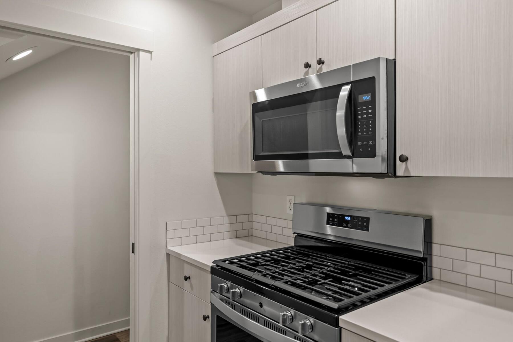 2300 NE Holliday Avenue, UNIT 1