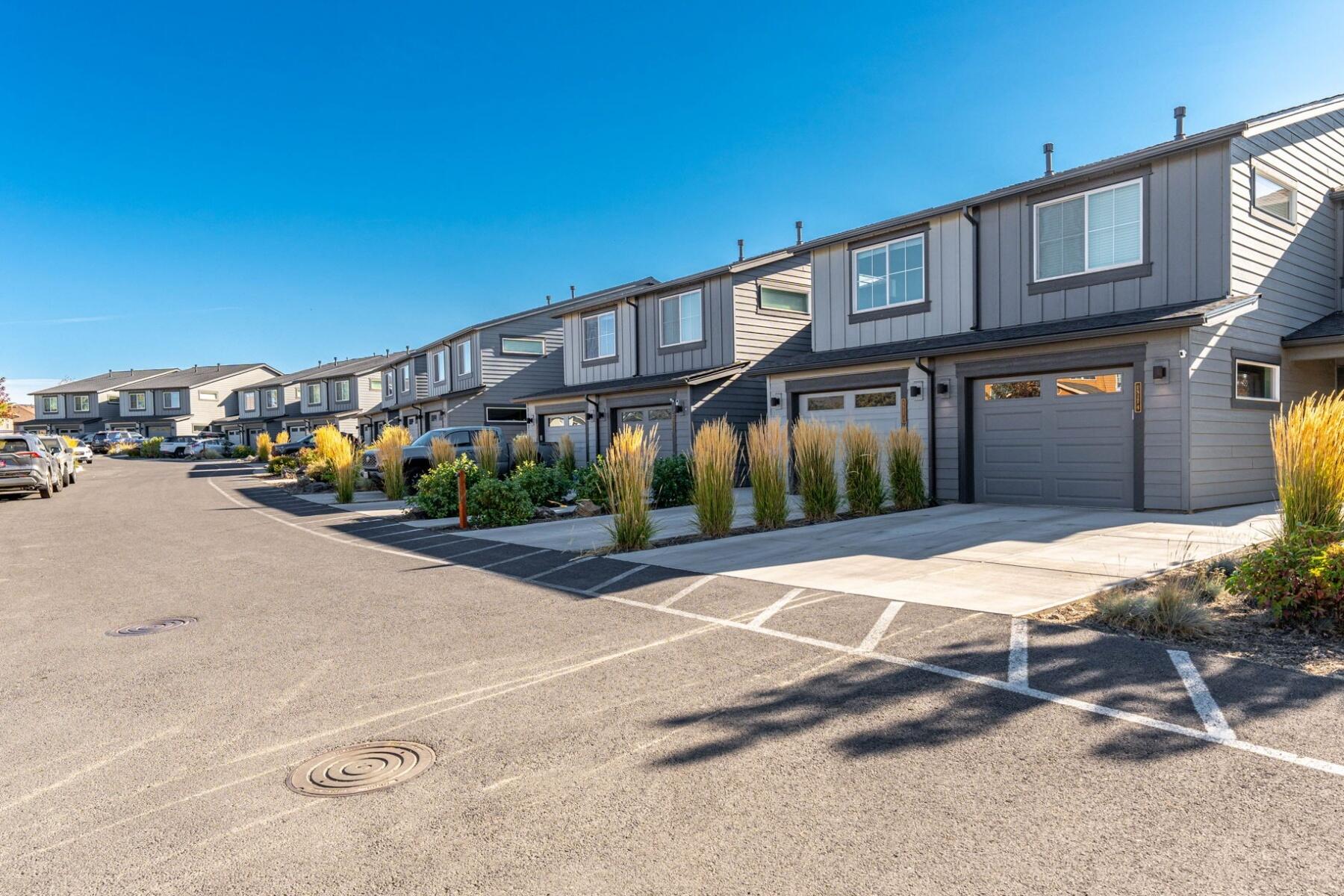 2300 NE Holliday Avenue, UNIT 1