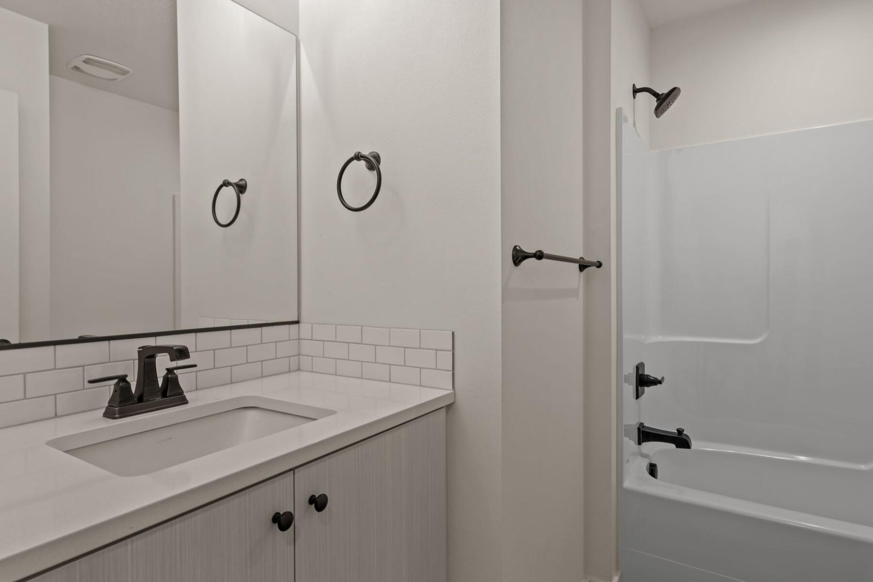 2300 NE Holliday Avenue, UNIT 1
