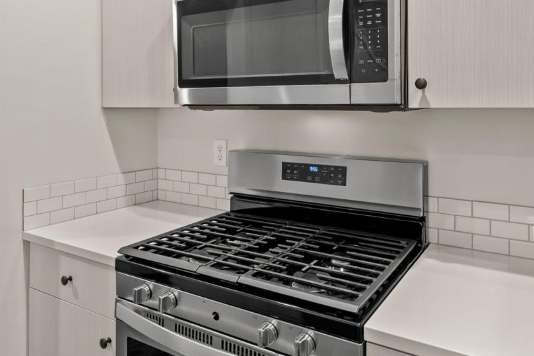 2300 NE Holliday Avenue, UNIT 1